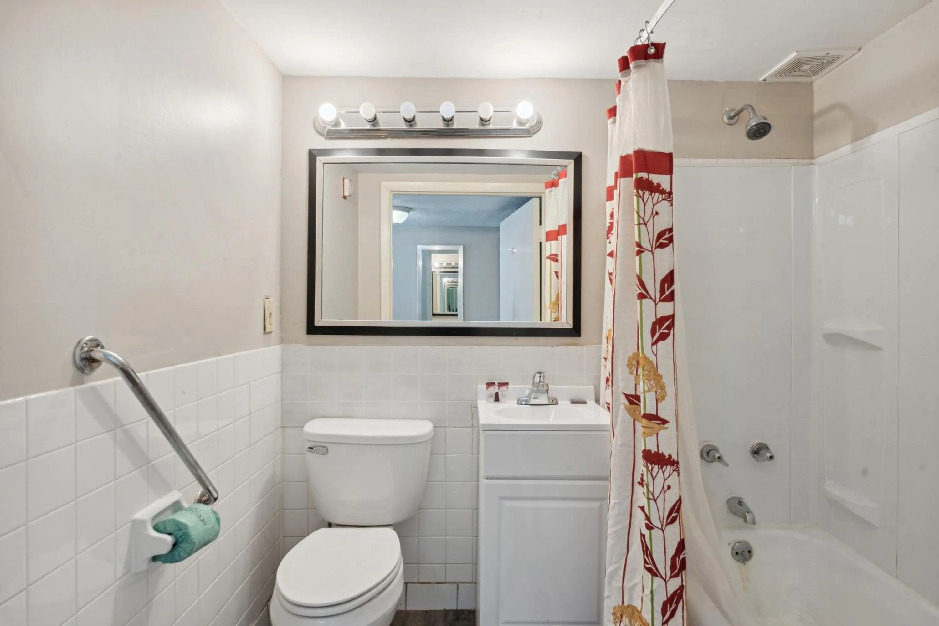 Shower in Miami Suites