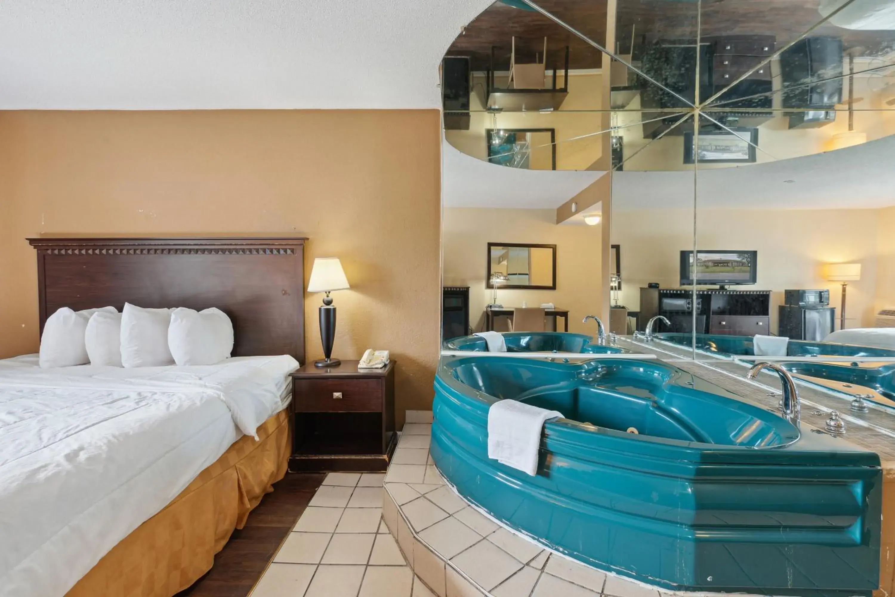 Standard Single Room - single occupancy in Miami Suites Standard Single Room - single occupancy in Miami Suites