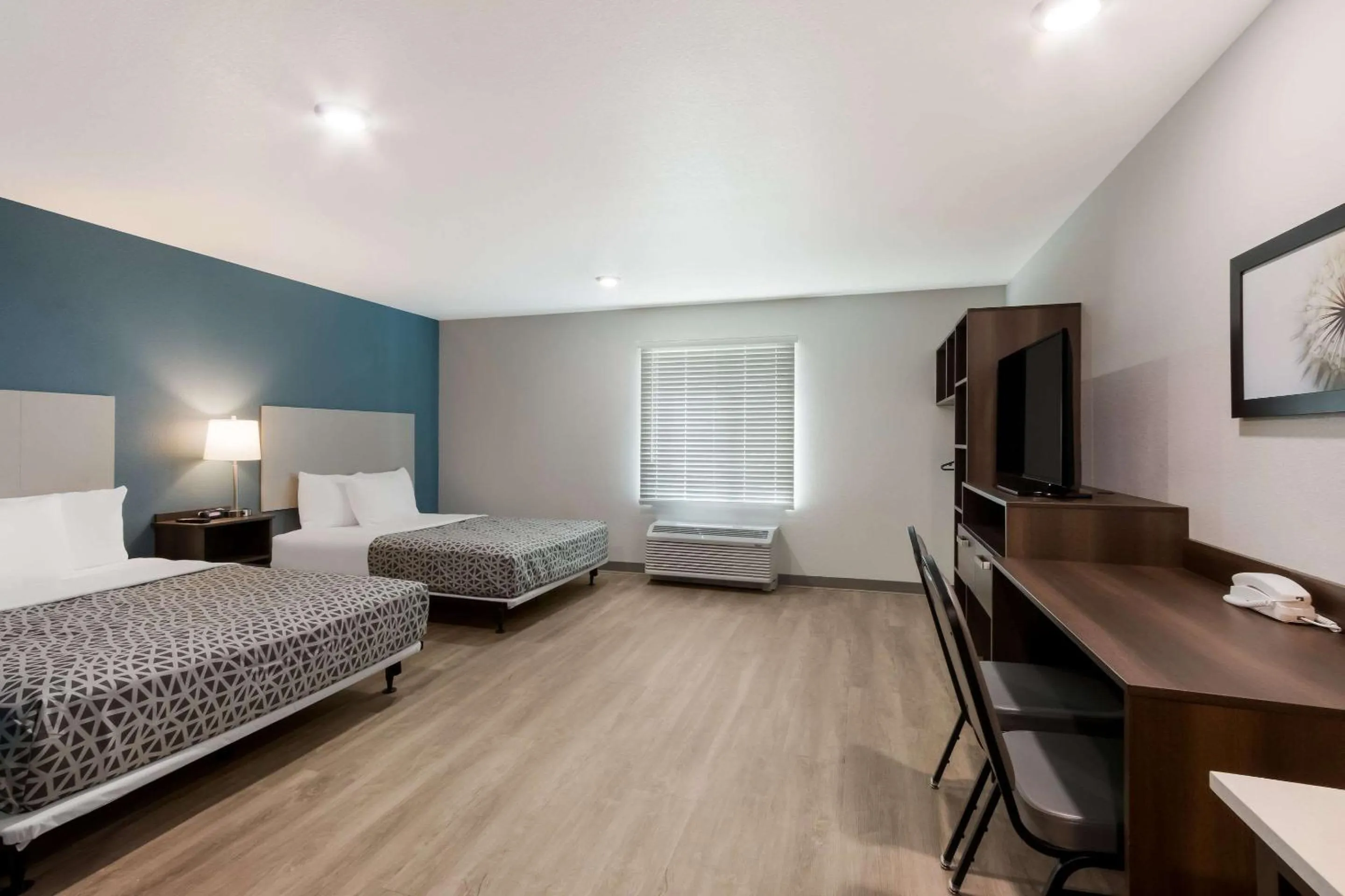 Bedroom, Bed in WoodSpring Suites Chandler Airport