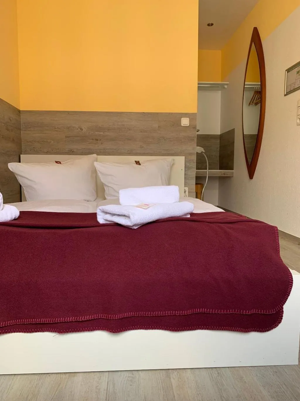 Bed in City Hotel-Pension Brandenburg