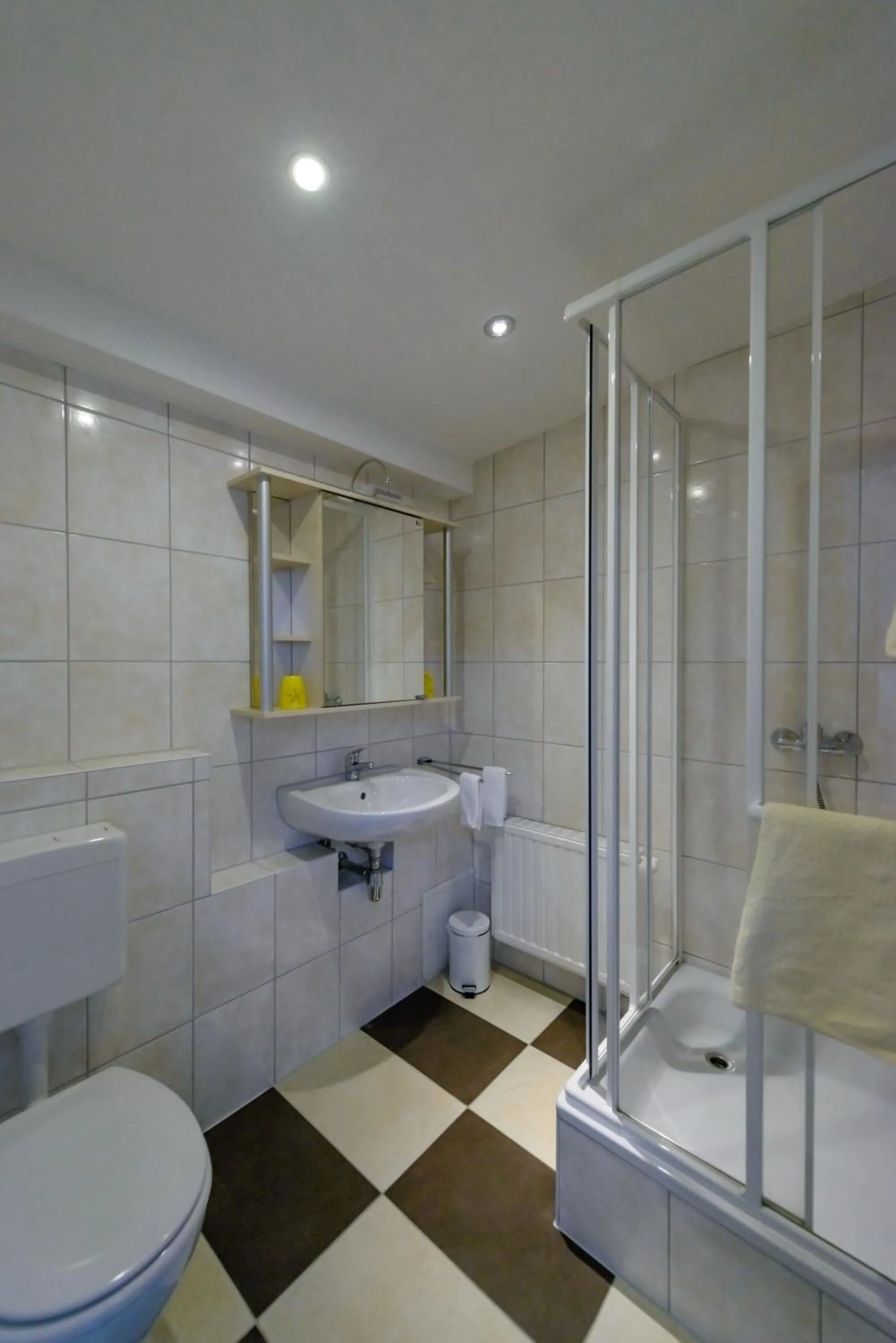 Bathroom in City Hotel-Pension Brandenburg