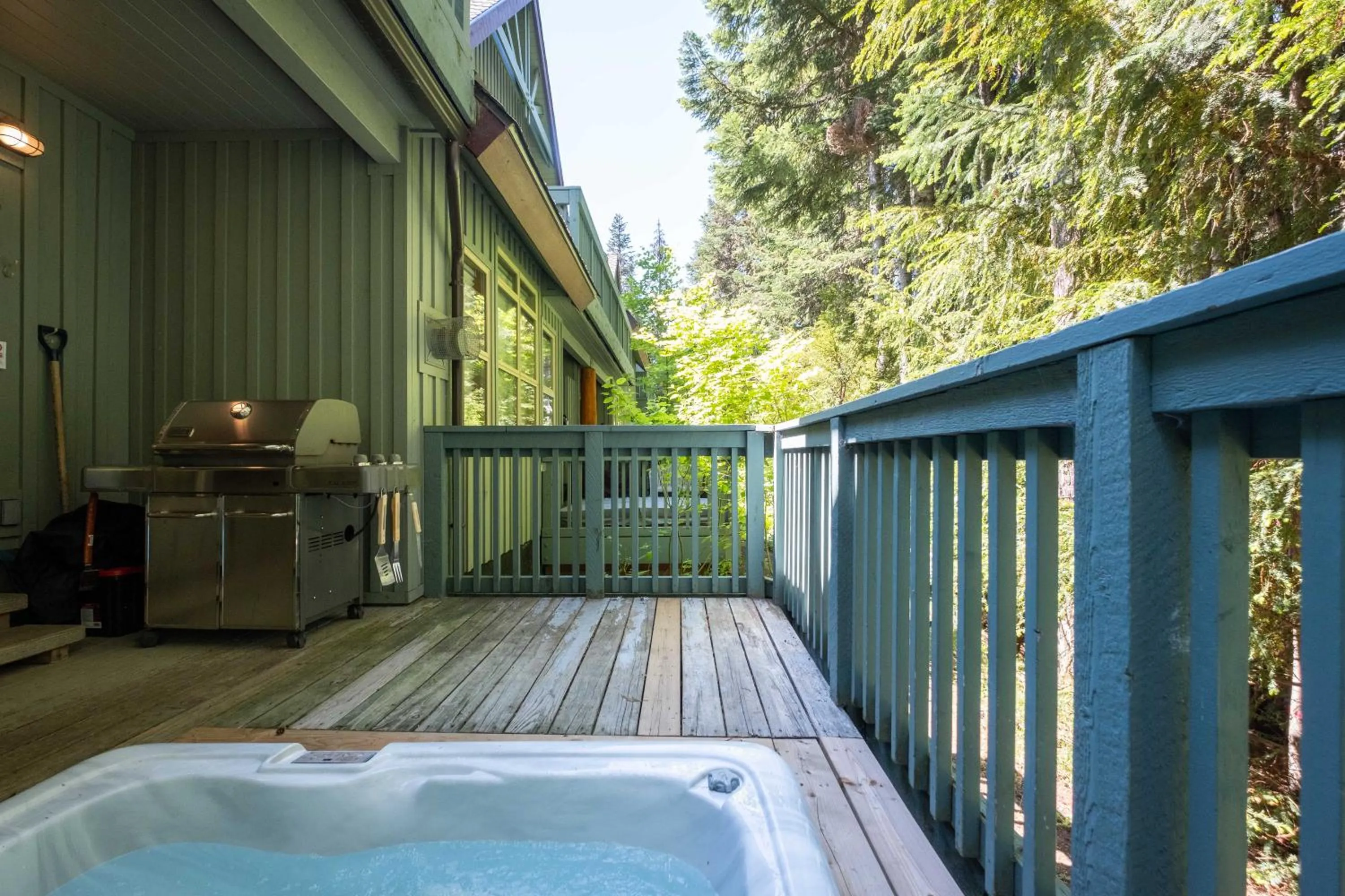 Hot Tub in Arrowhead Point by Outpost Whistler