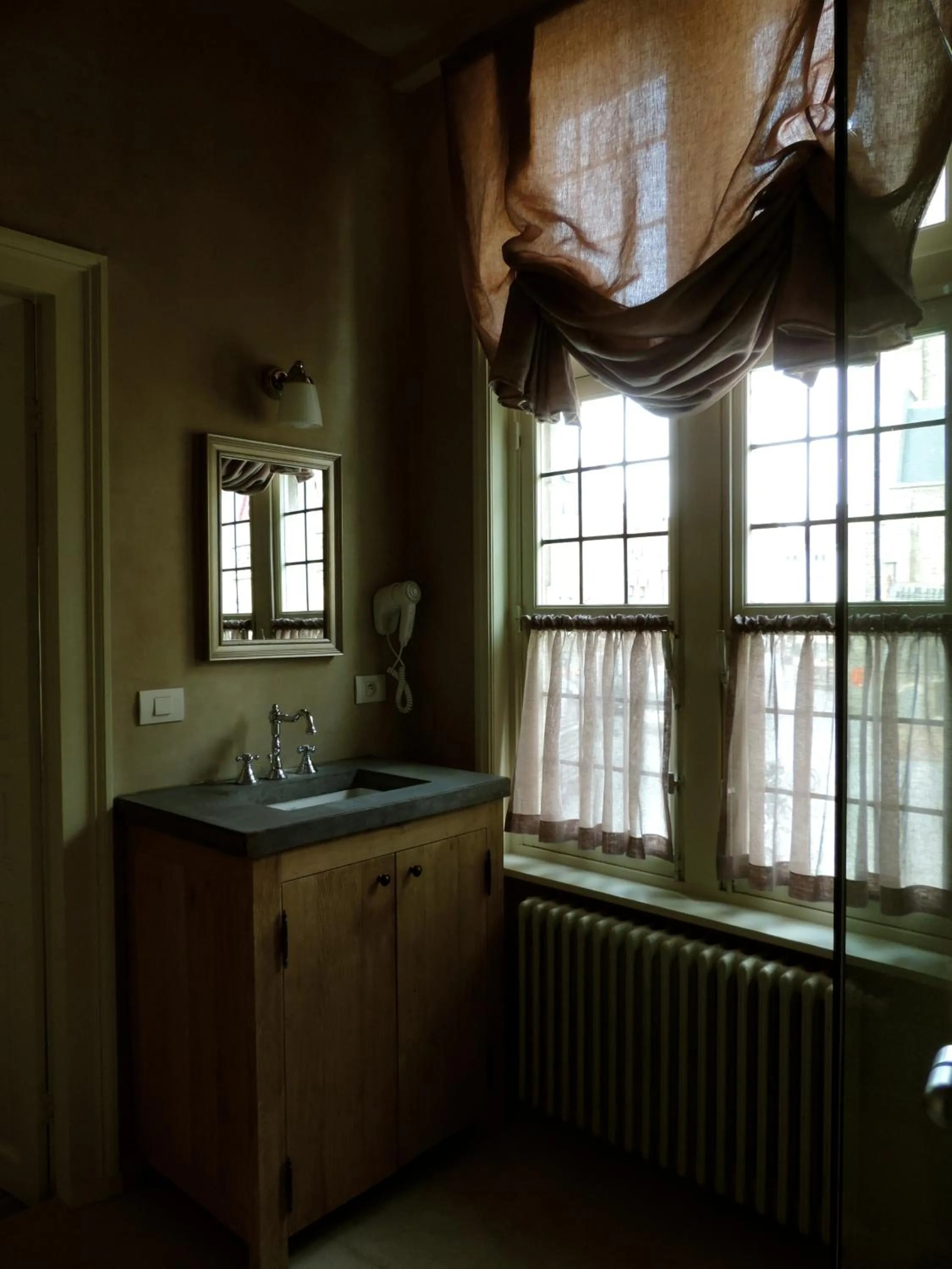 Bathroom in B&B Saint-Sauveur Bruges