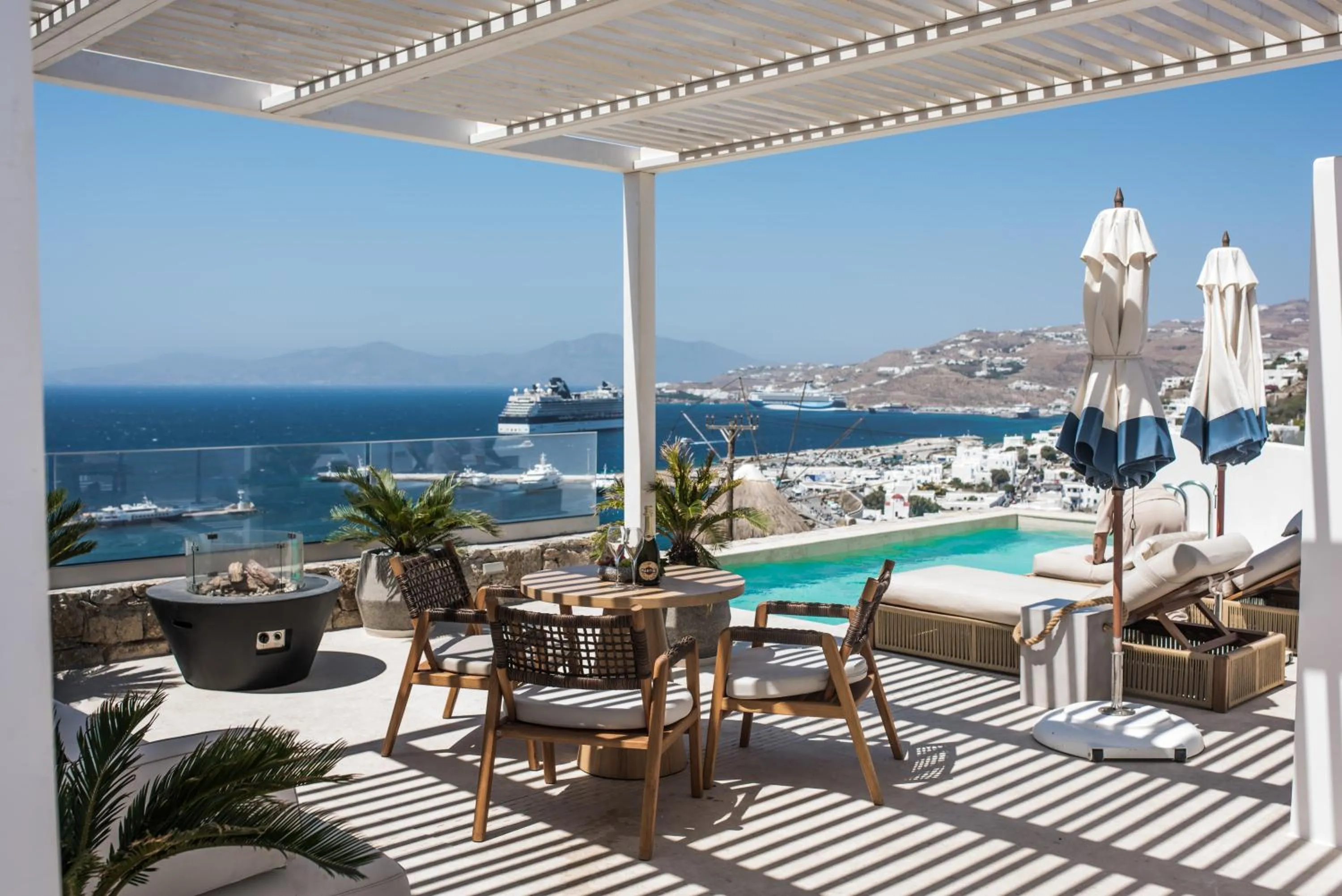 Executive Suite with Private Pool in Casa Kiku Mykonos