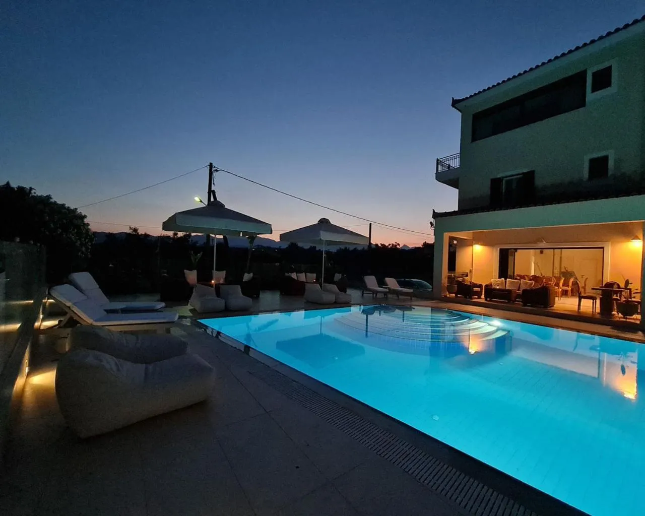 Swimming pool in Chateau de Georges