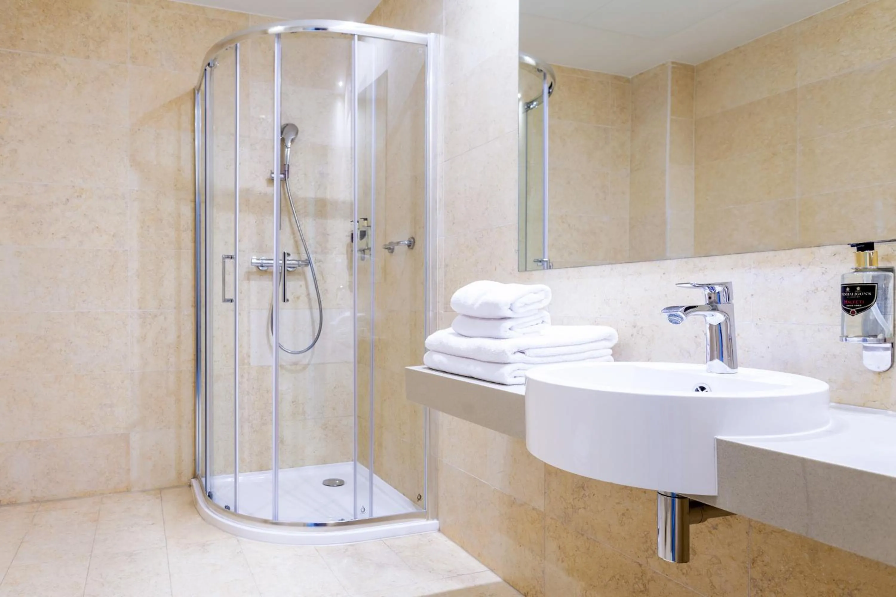 Shower in Diune Hotel by Zdrojowa