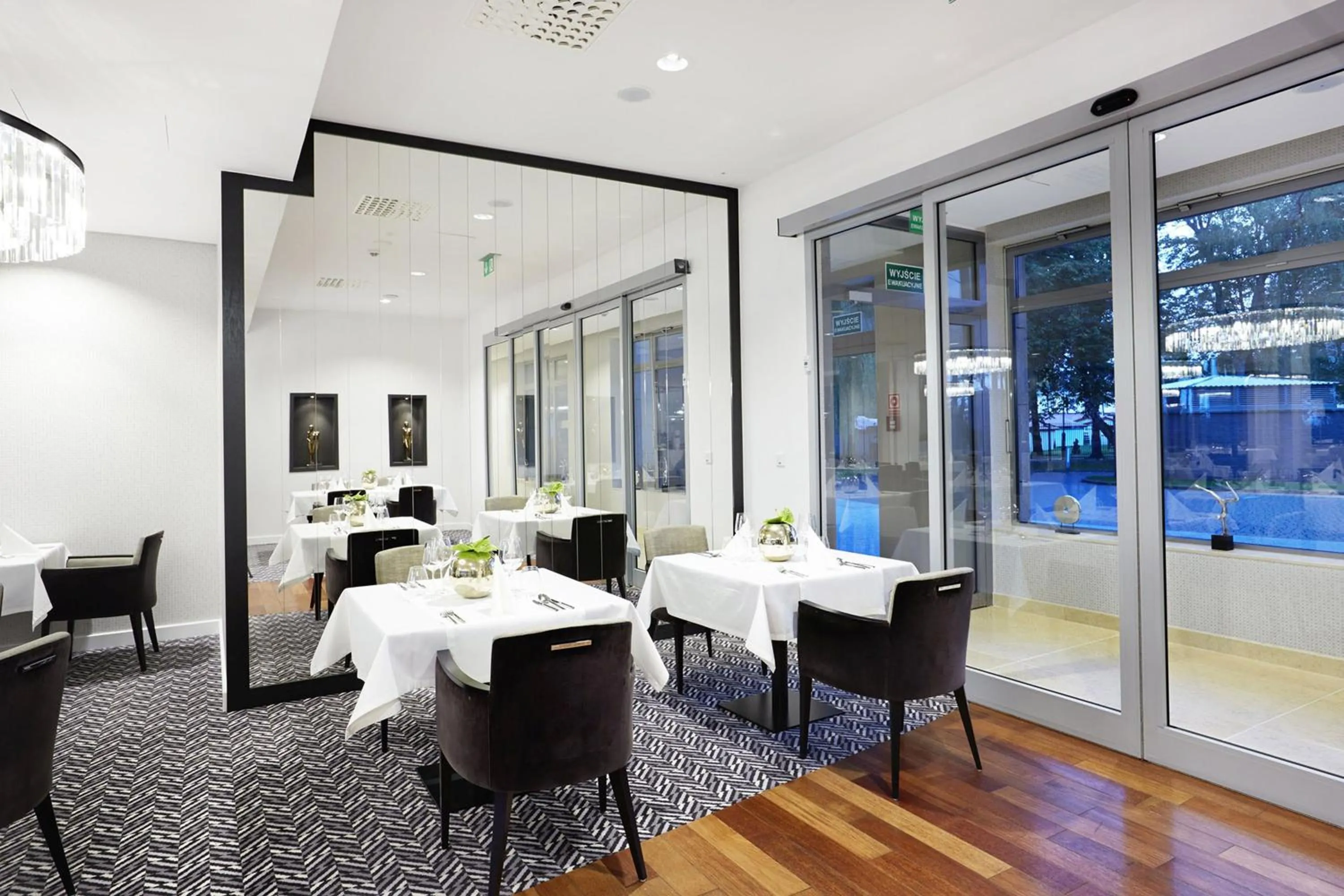 Restaurant/places to eat in Diune Hotel by Zdrojowa