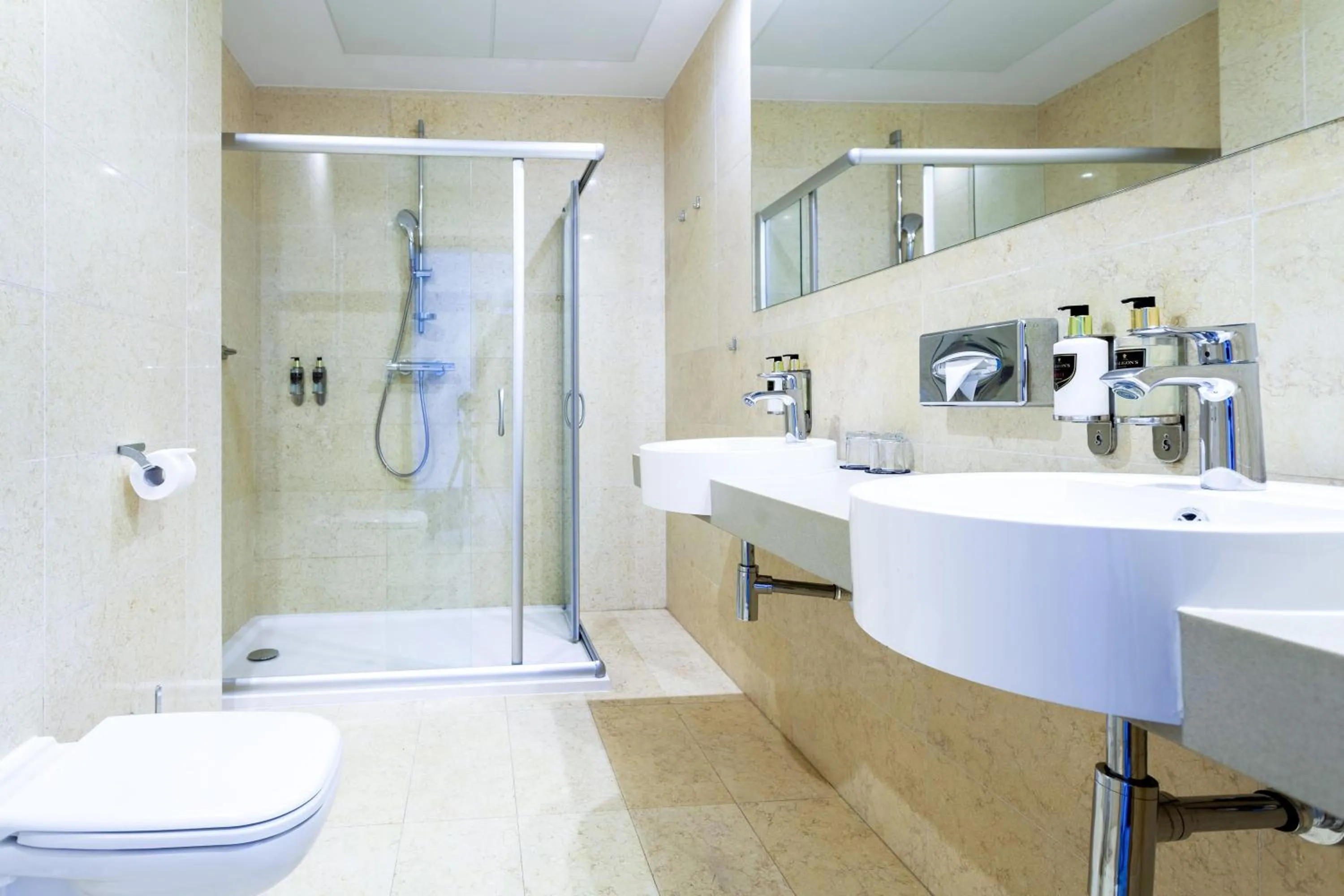 Shower in Diune Hotel by Zdrojowa