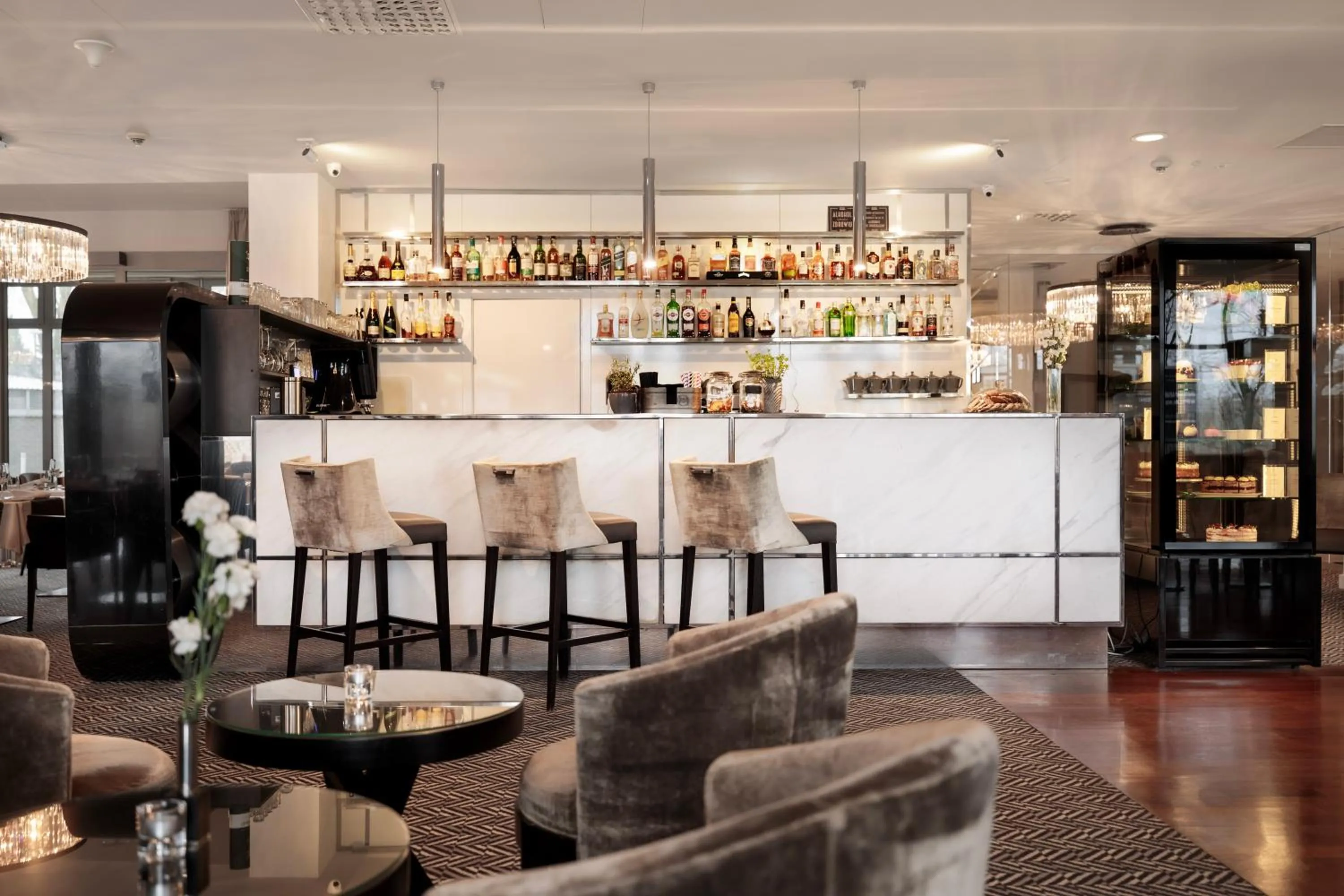 Lounge or bar in Diune Hotel by Zdrojowa