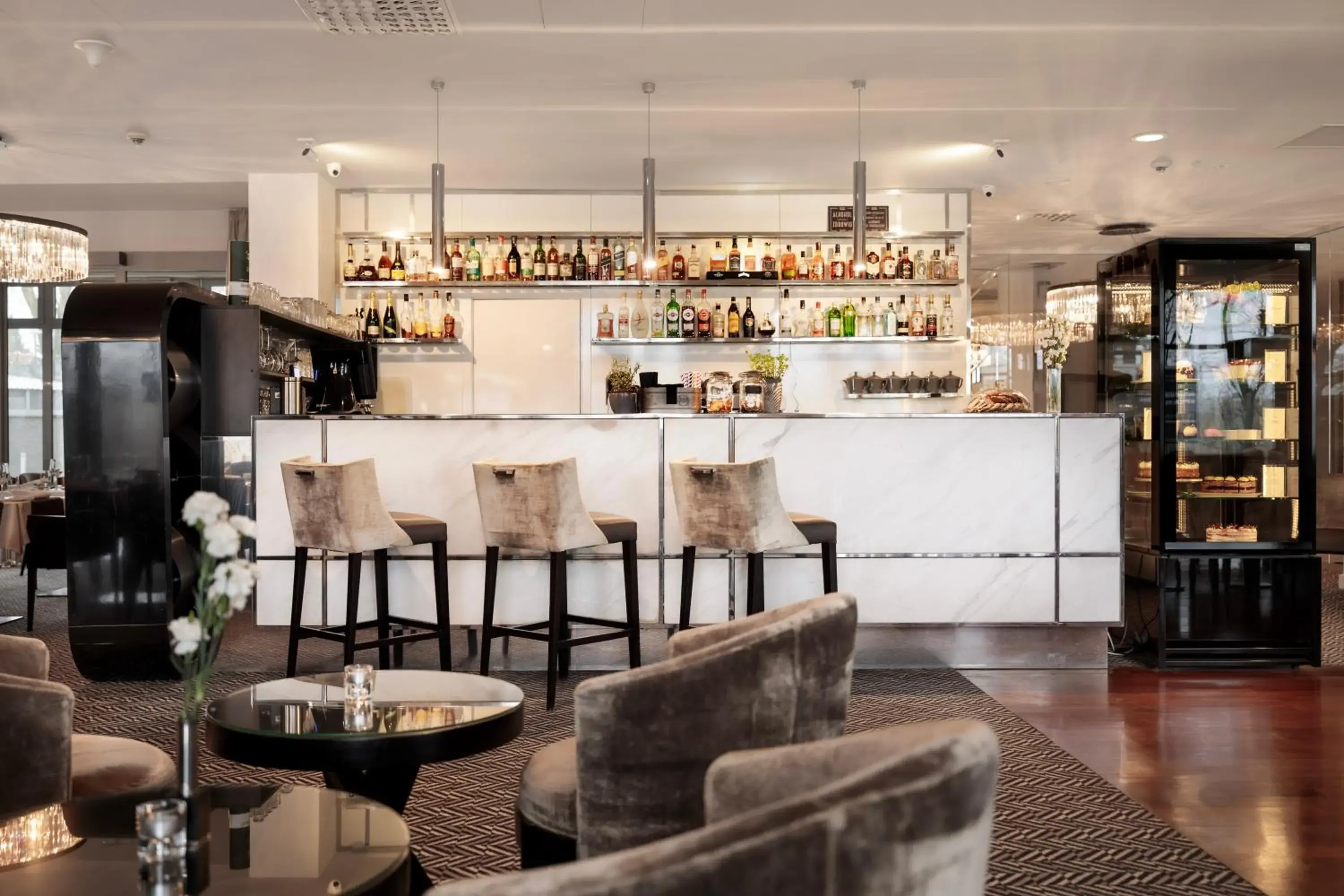 Lounge or bar in Diune Hotel by Zdrojowa Lounge or bar in Diune Hotel by Zdrojowa