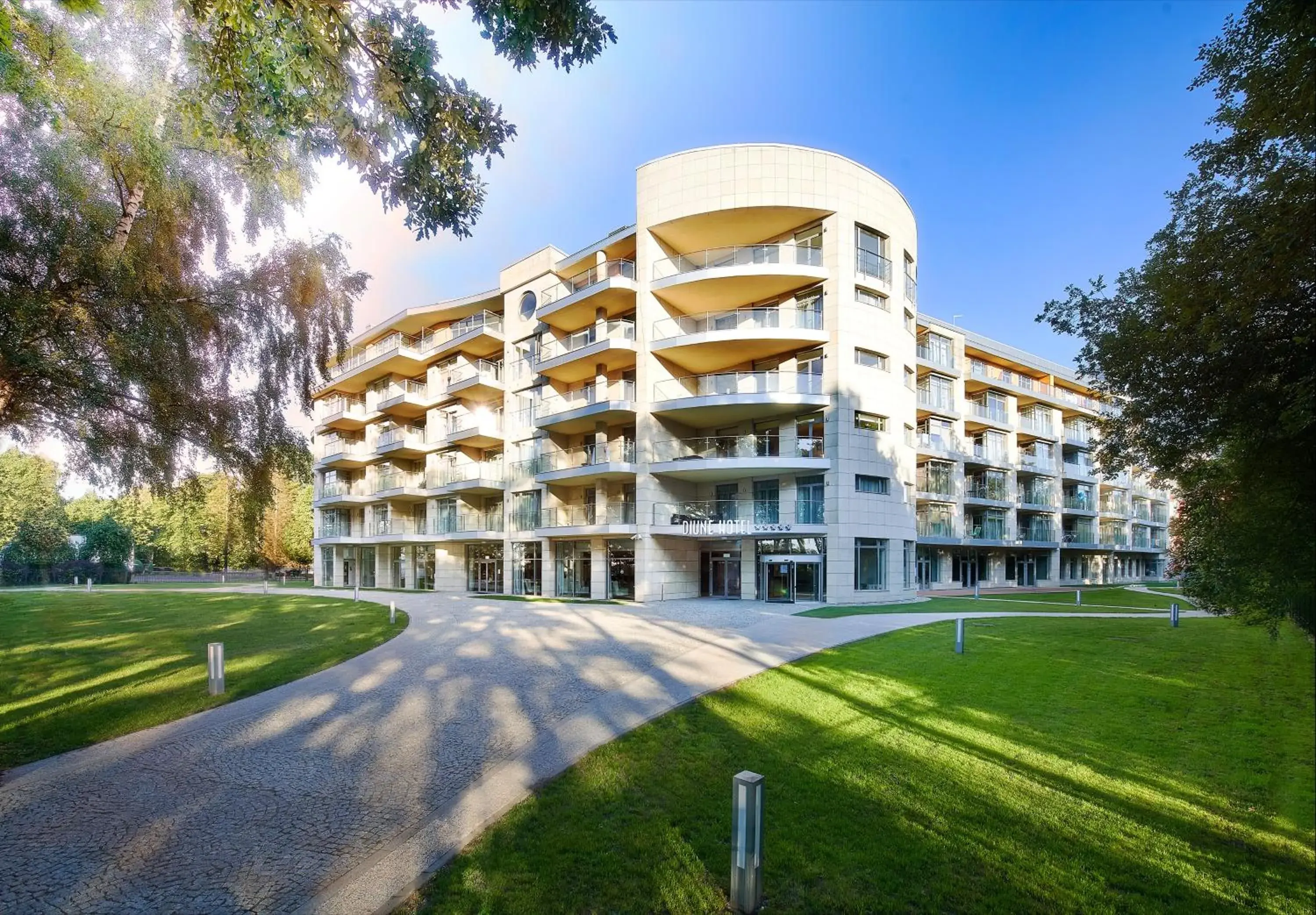 Facade/entrance in Diune Hotel by Zdrojowa Facade/entrance in Diune Hotel by Zdrojowa