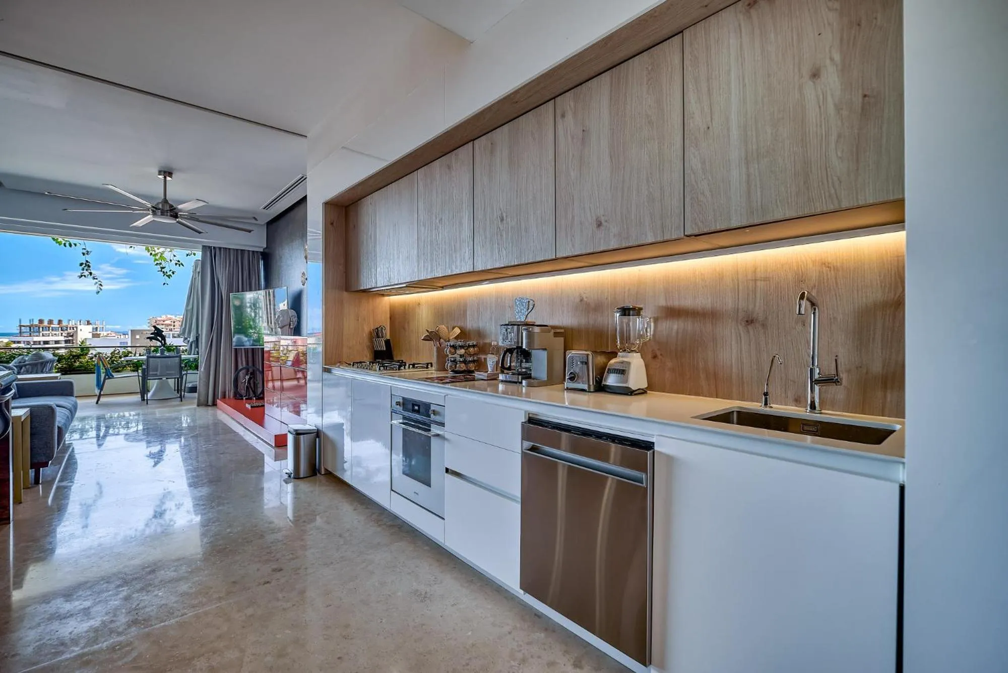 Kitchen or kitchenette in Maxwell Collection Romantic Zone