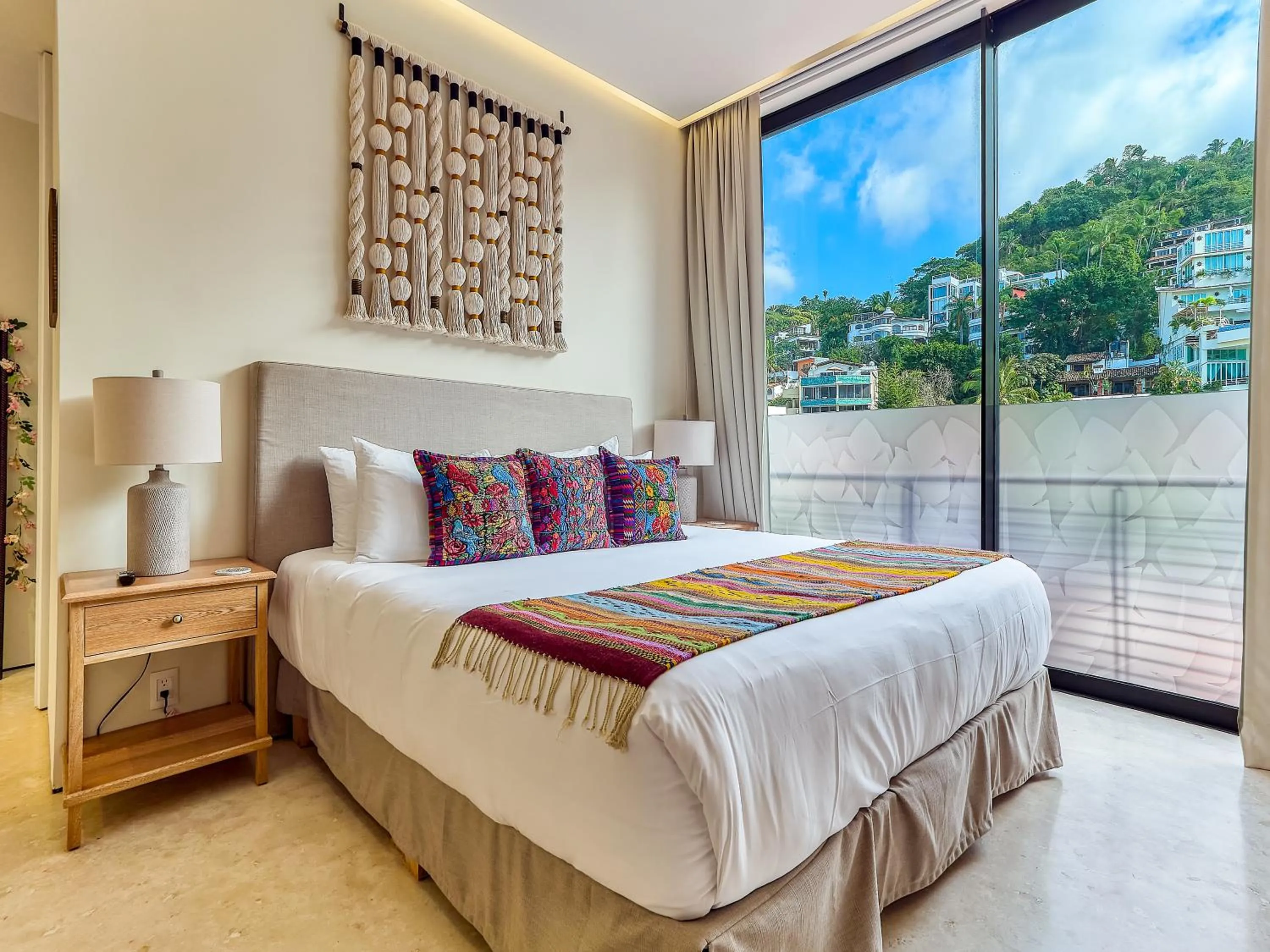 Photo of the whole room, Bed in Maxwell Collection Romantic Zone