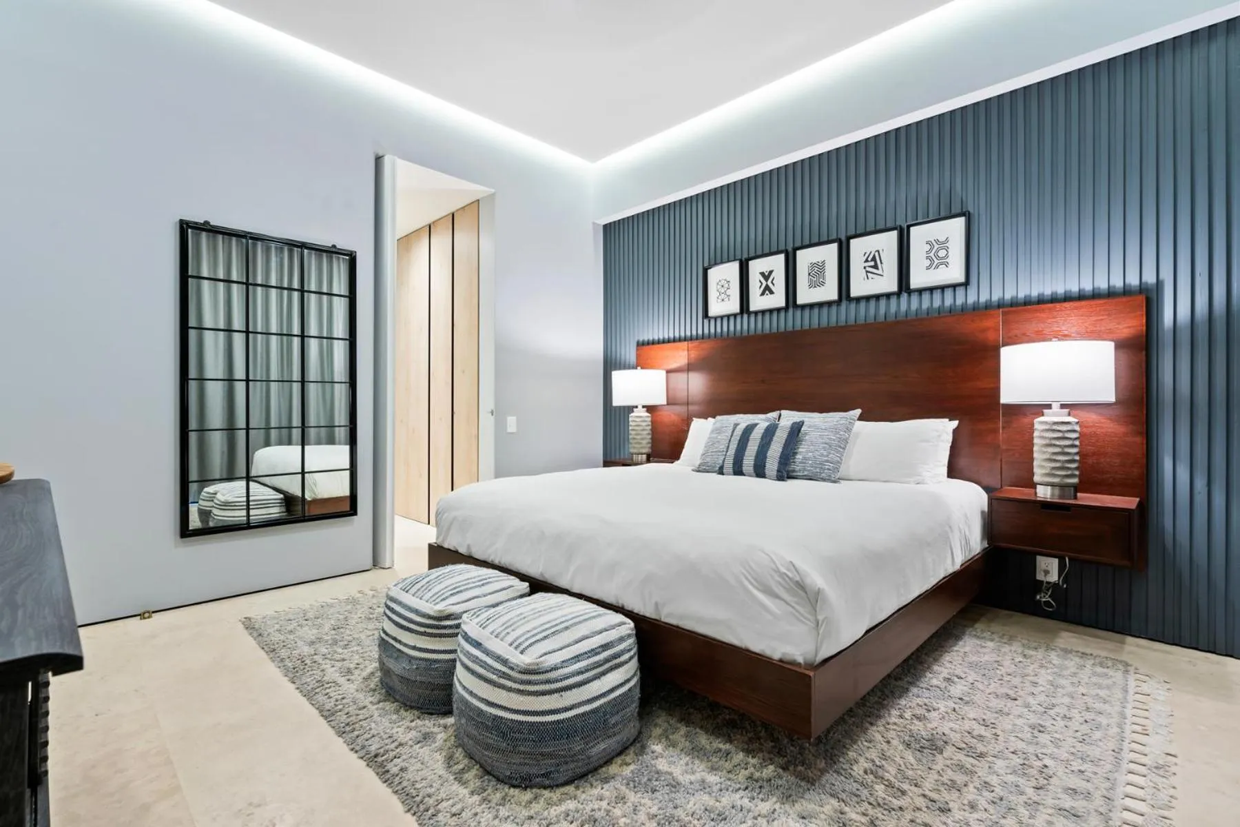 Photo of the whole room, Bed in Maxwell Collection Romantic Zone