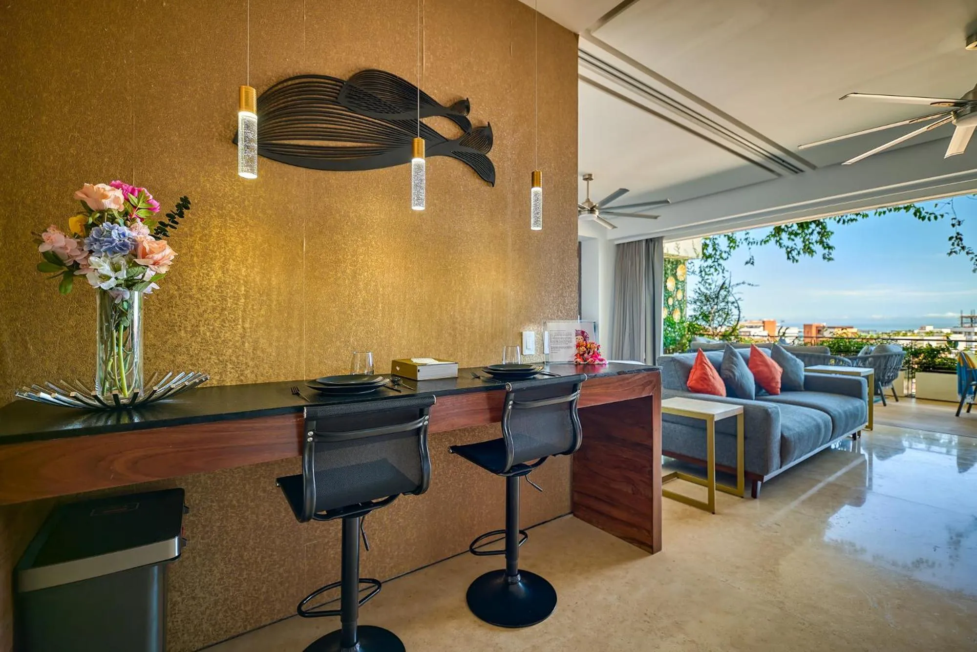 Dining area in Maxwell Collection Romantic Zone