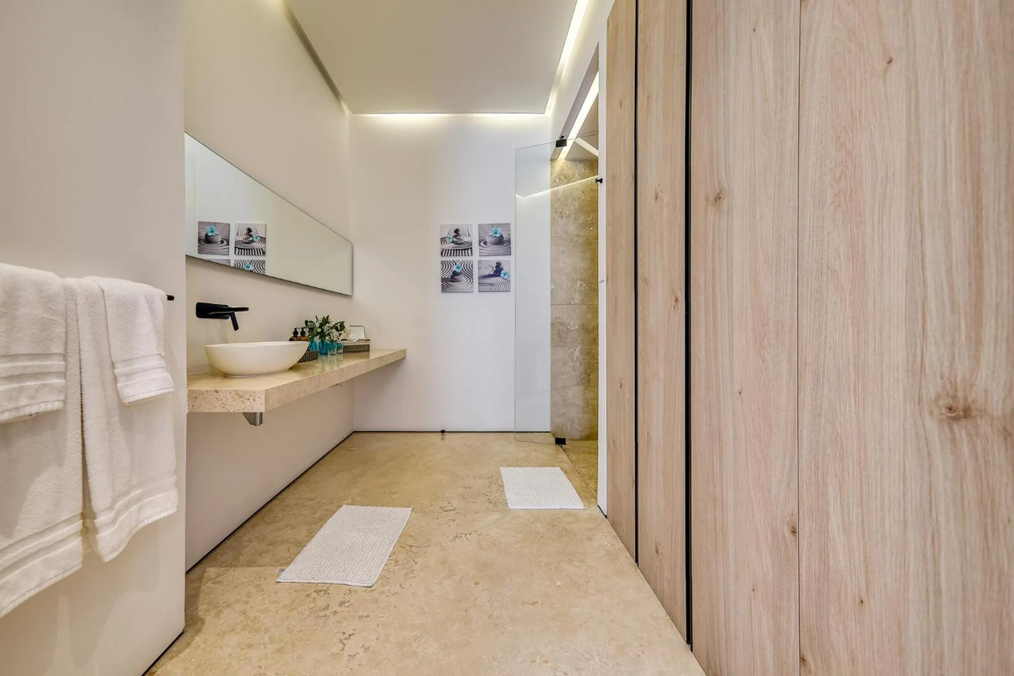 Bathroom in Maxwell Collection Romantic Zone