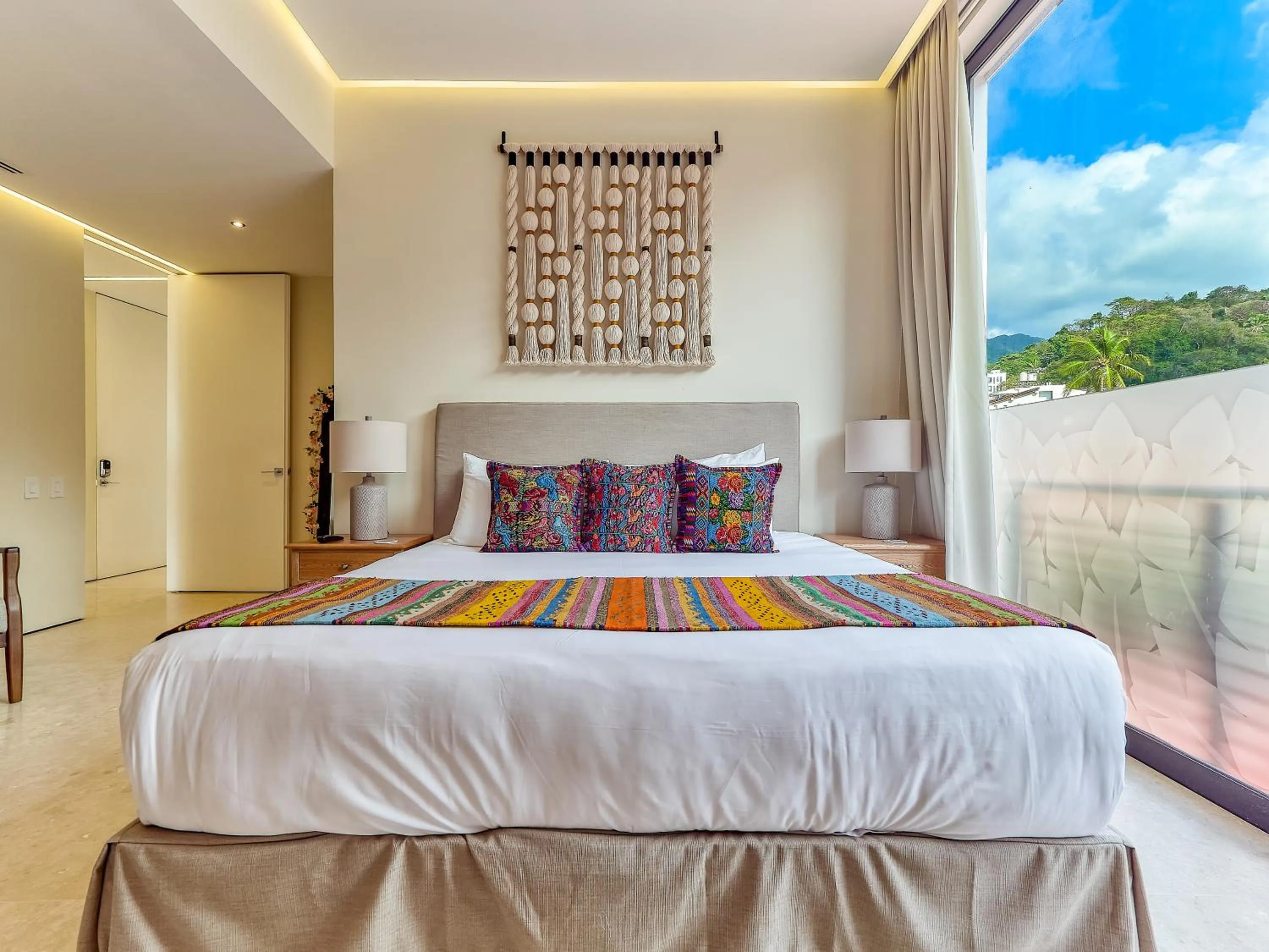 Photo of the whole room, Bed in Maxwell Collection Romantic Zone