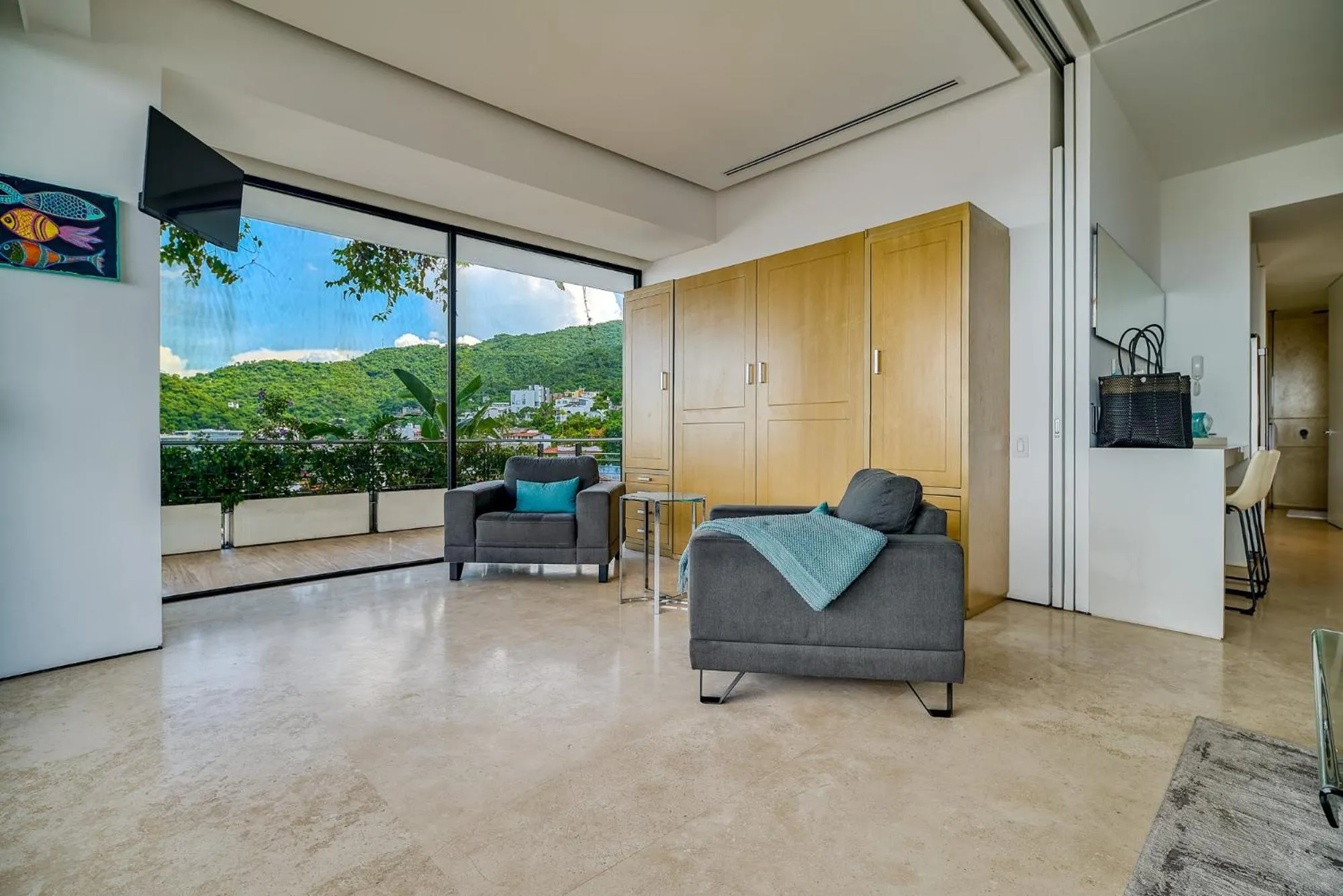 TV and multimedia in Maxwell Collection Romantic Zone