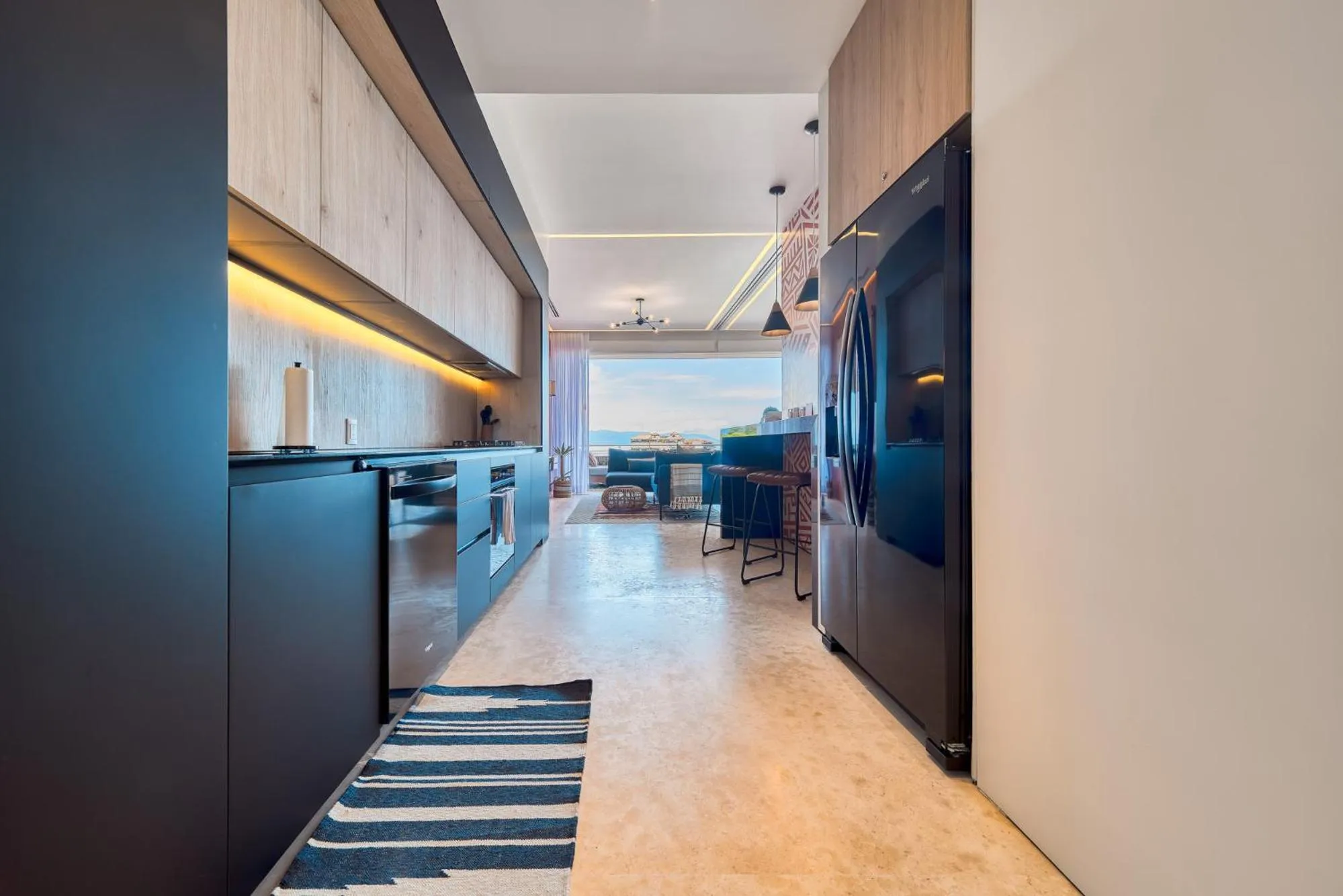 Kitchen or kitchenette in Maxwell Collection Romantic Zone