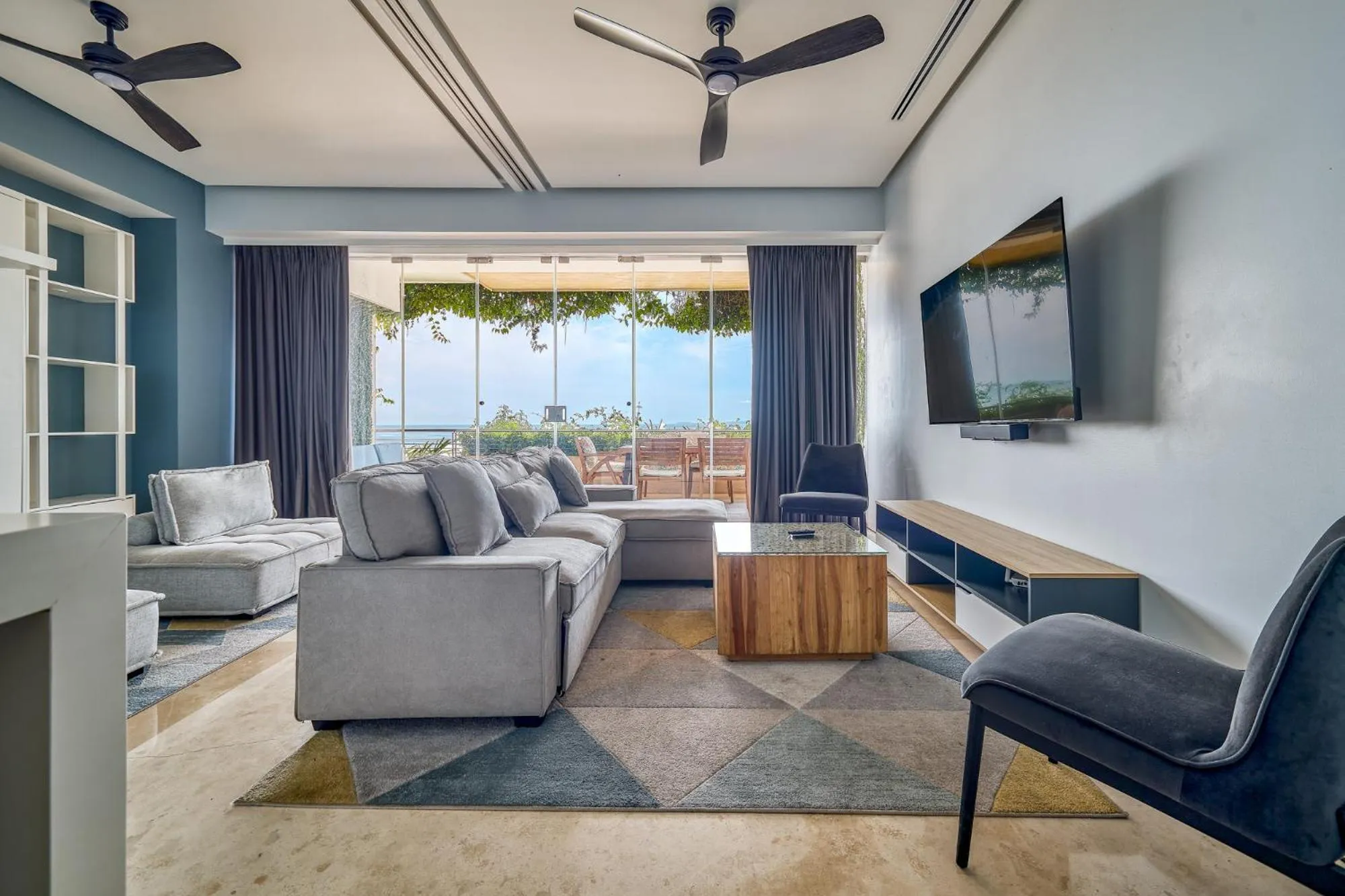 TV and multimedia in Maxwell Collection Romantic Zone