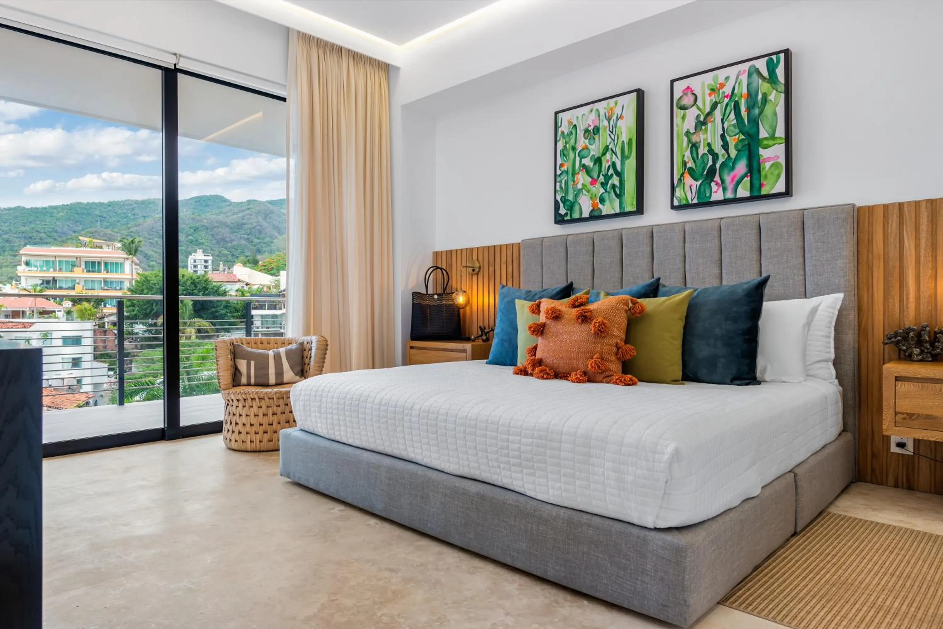 Photo of the whole room, Bed in Maxwell Collection Romantic Zone