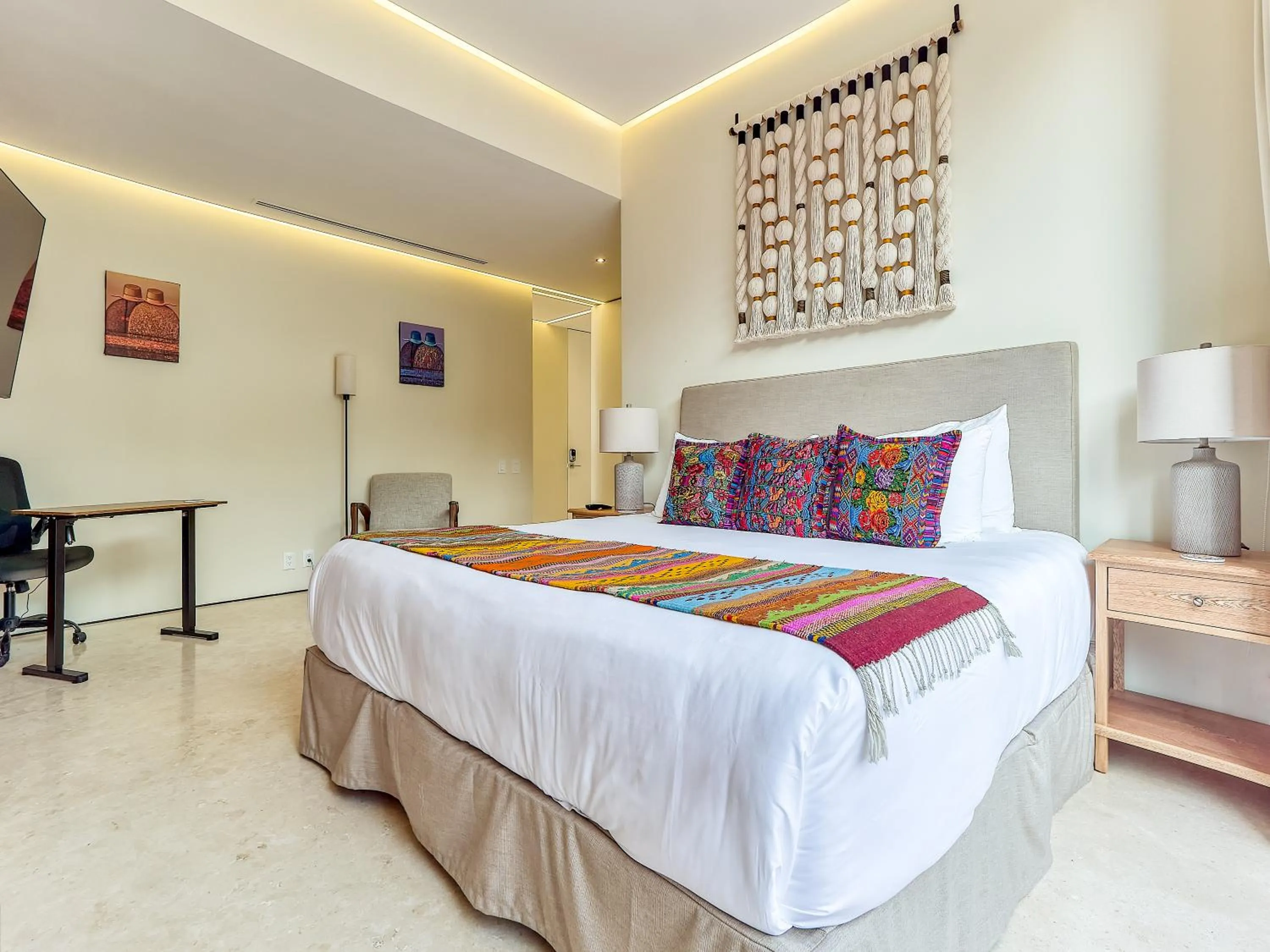 Photo of the whole room, Bed in Maxwell Collection Romantic Zone