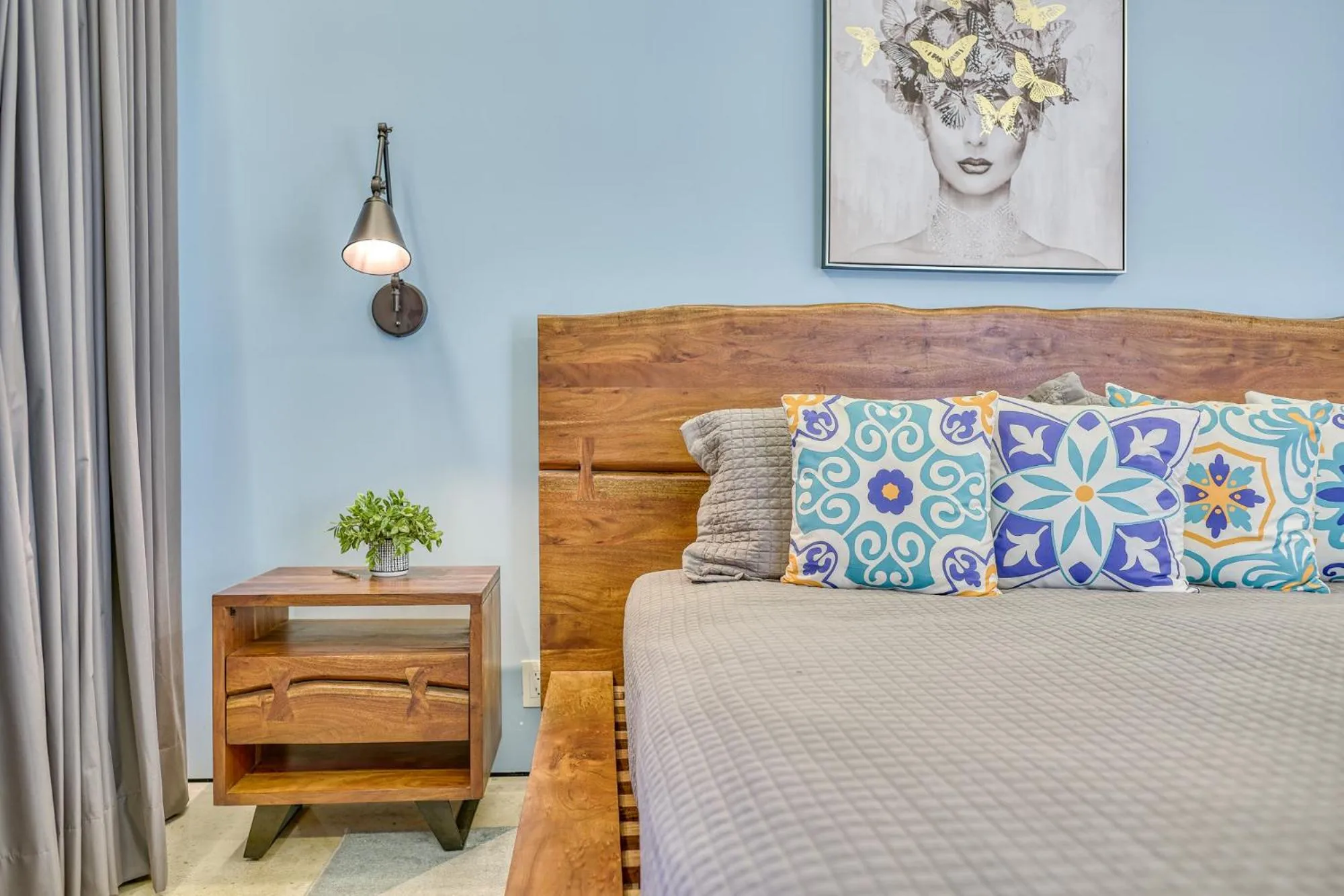 Bed in Maxwell Collection Romantic Zone