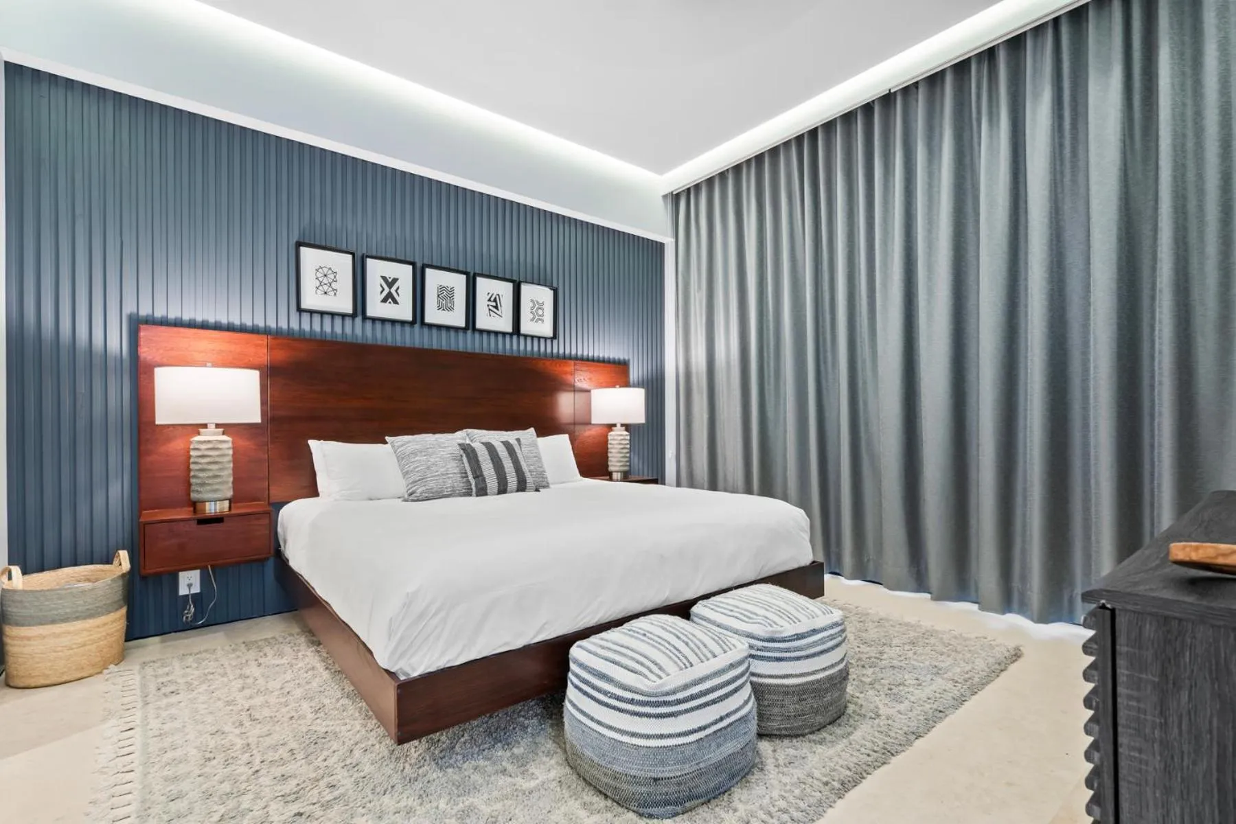 Photo of the whole room, Bed in Maxwell Collection Romantic Zone