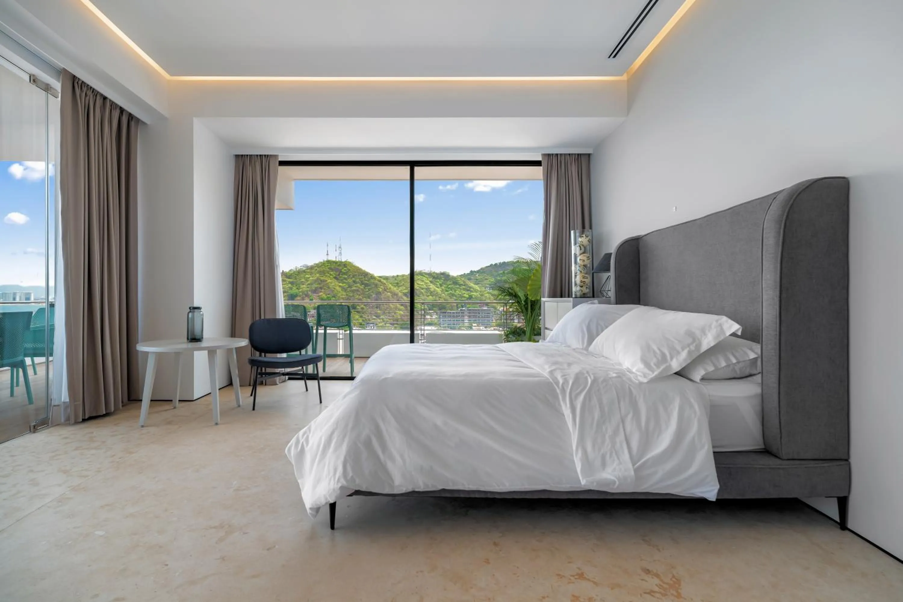 Photo of the whole room, Bed in Maxwell Collection Romantic Zone