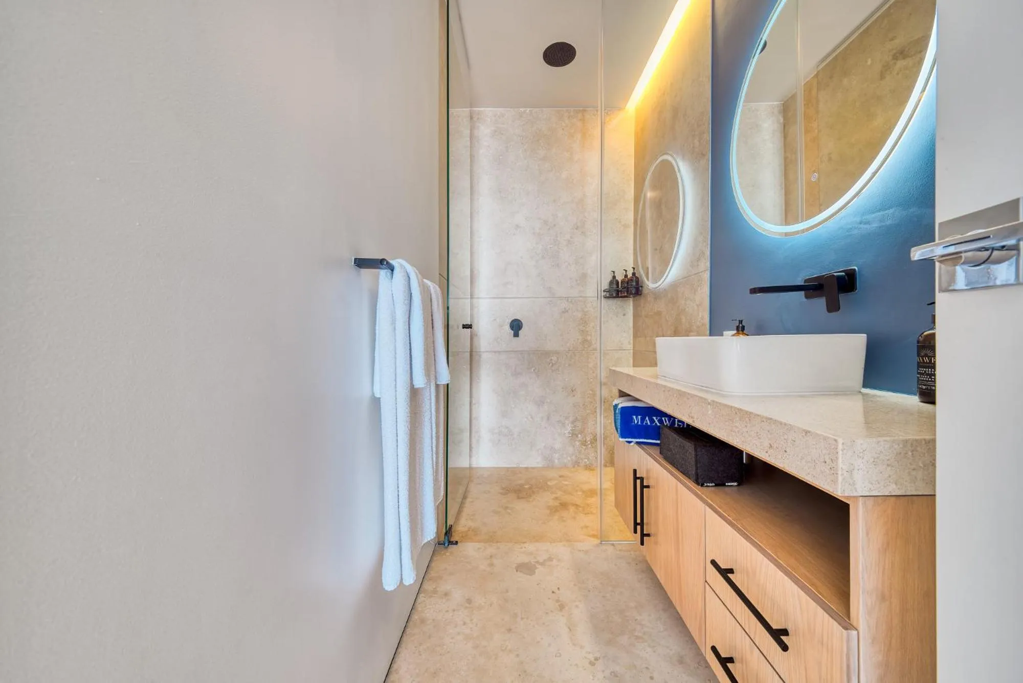 Shower in Maxwell Collection Romantic Zone