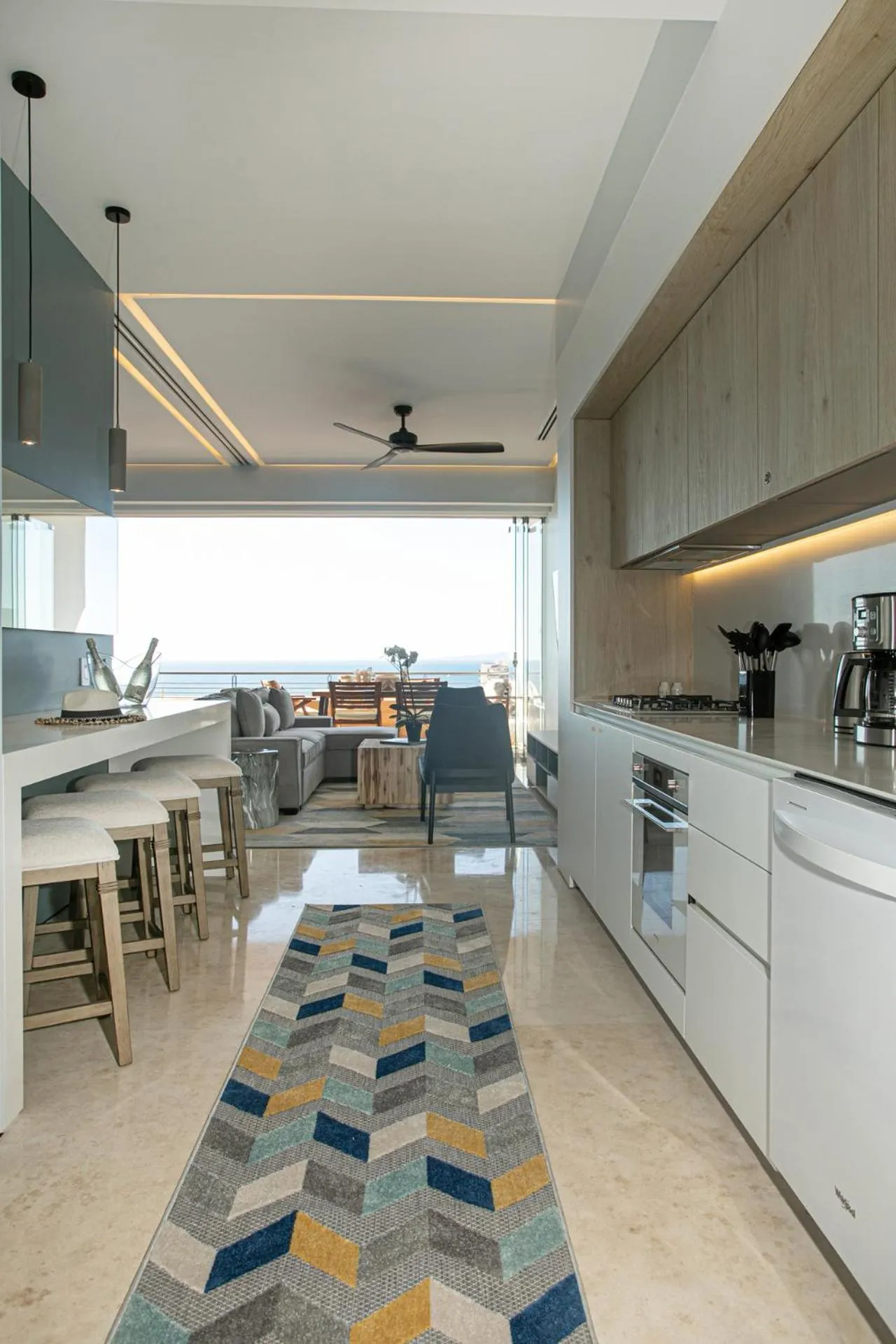 Kitchen or kitchenette in Maxwell Collection Romantic Zone