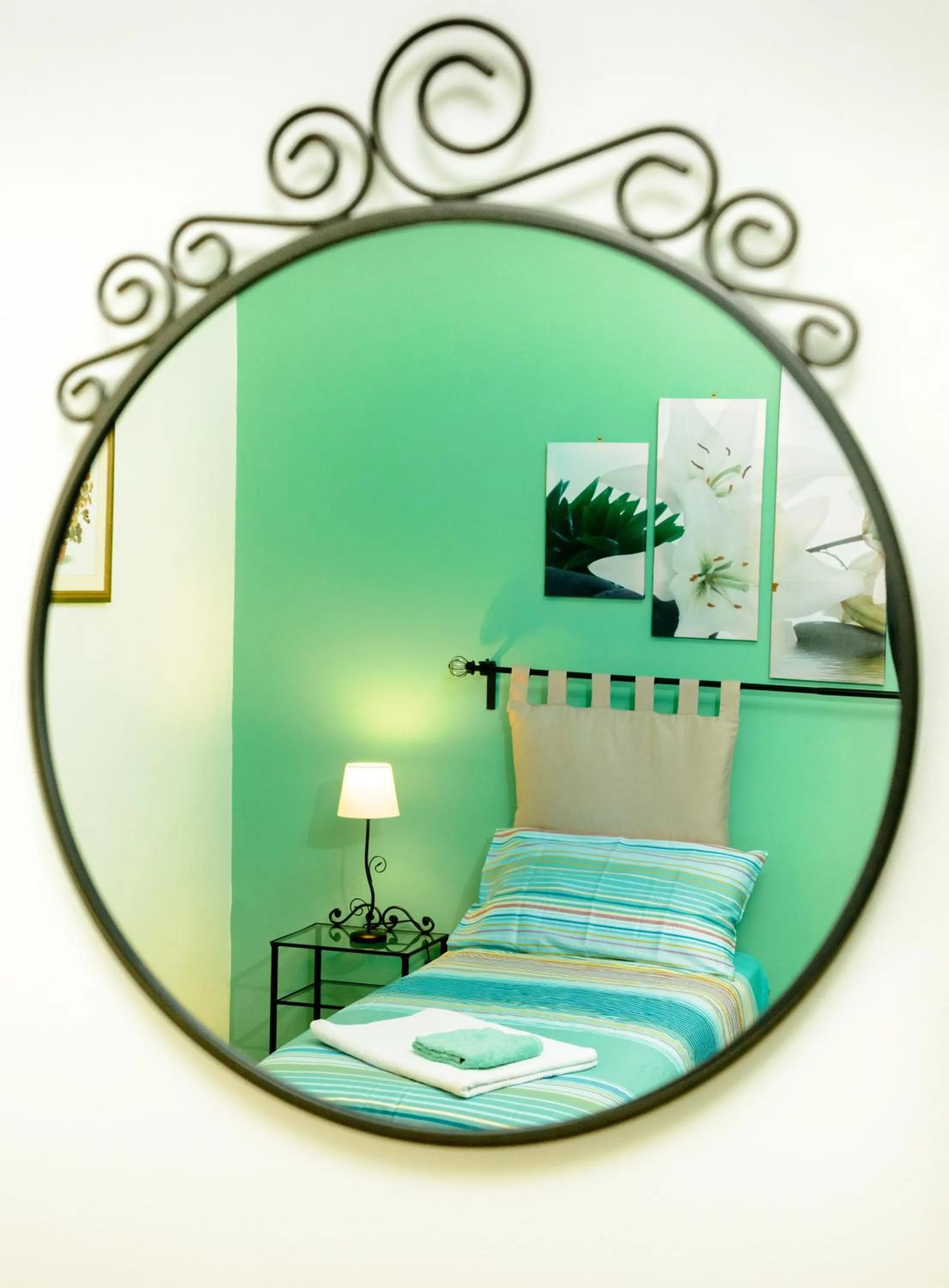 Decorative detail, Bed in B&B Eternal Rome Inn