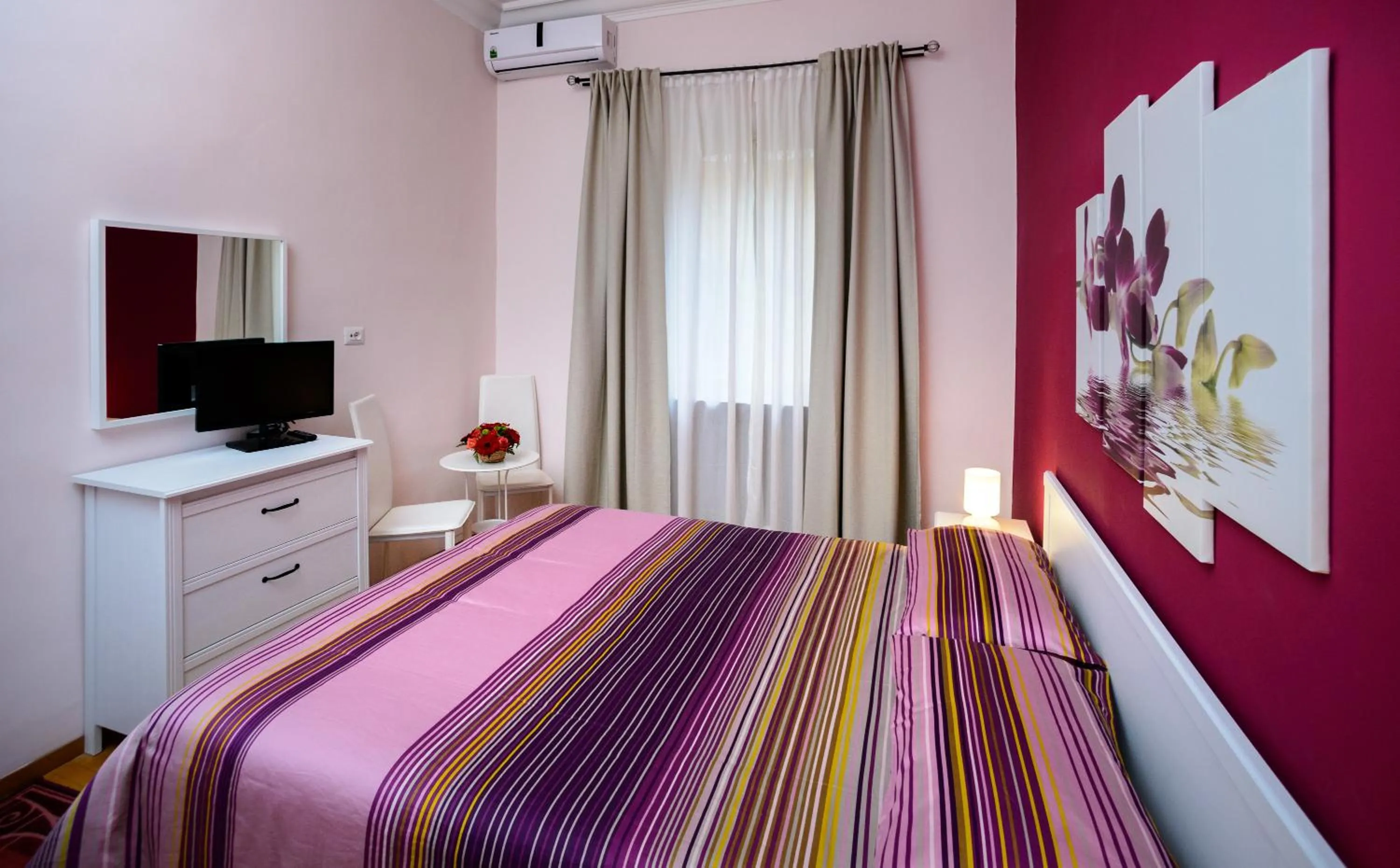 Bedroom, Bed in B&B Eternal Rome Inn