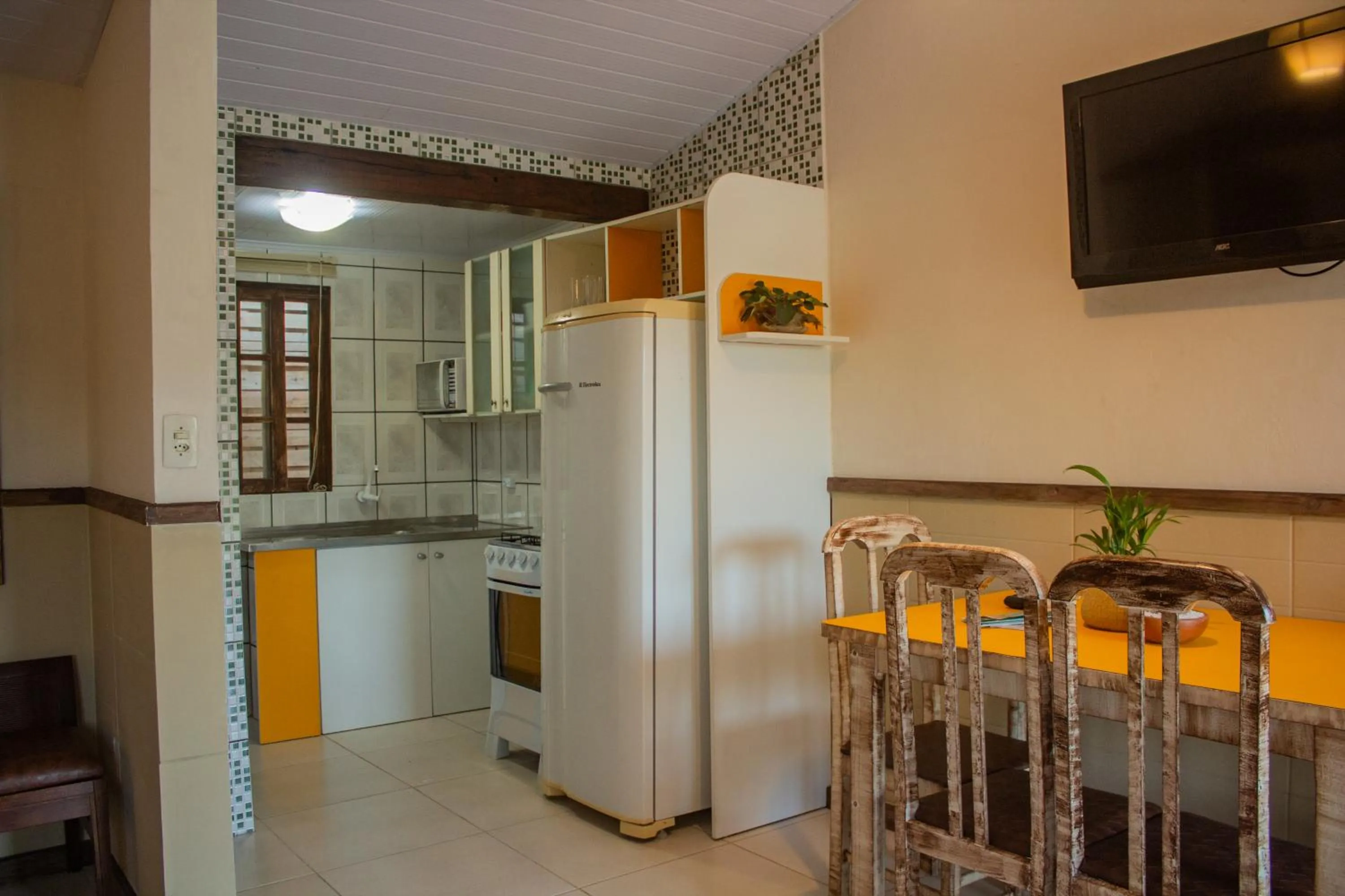 Communal lounge/ TV room in Pousada Xaxá