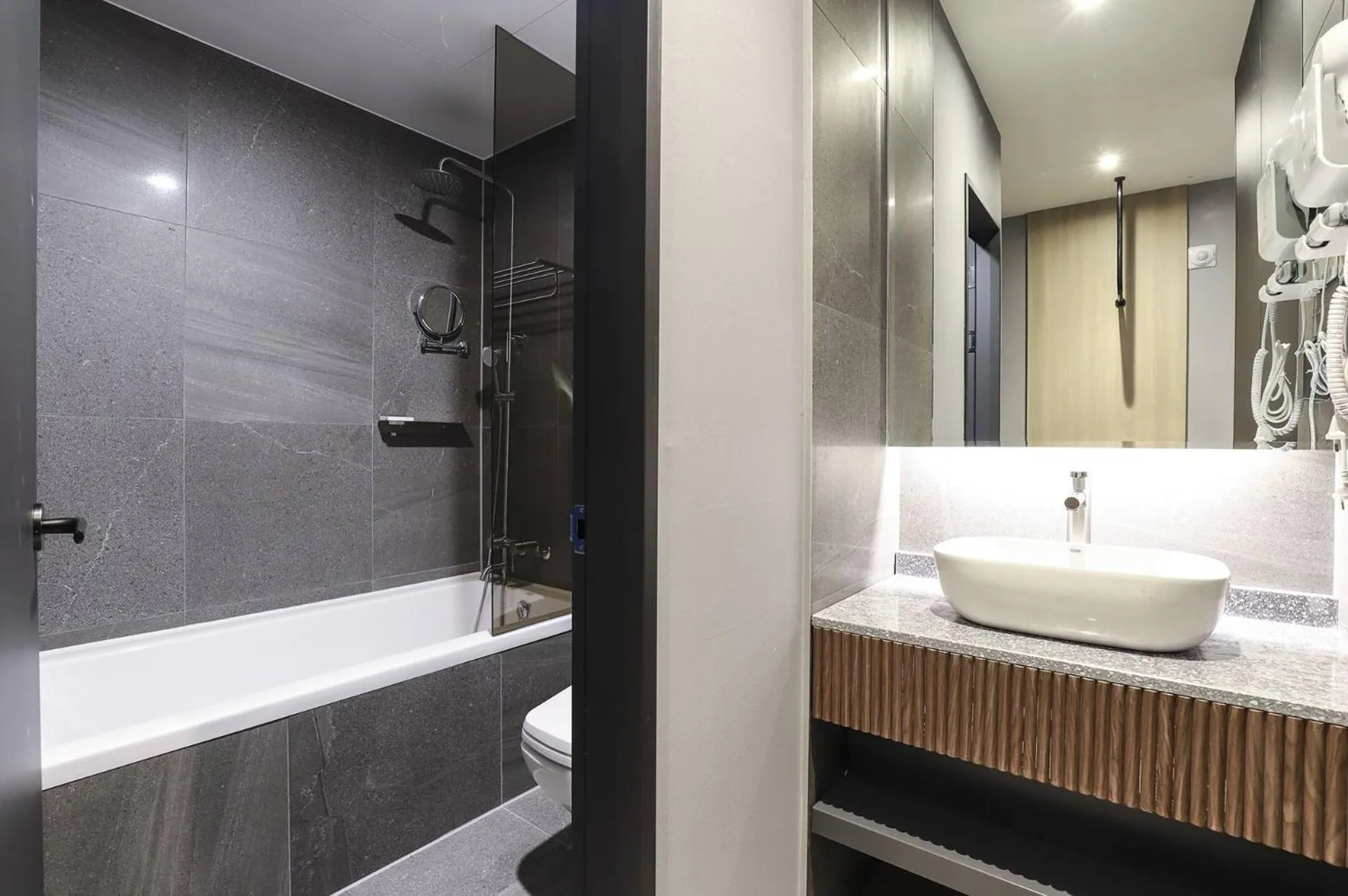 Shower in Wonju Brown Dot Hotel Corporate city