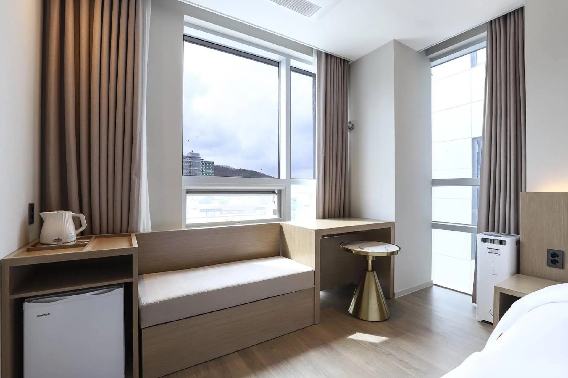 Seating area, Bed in Wonju Brown Dot Hotel Corporate city