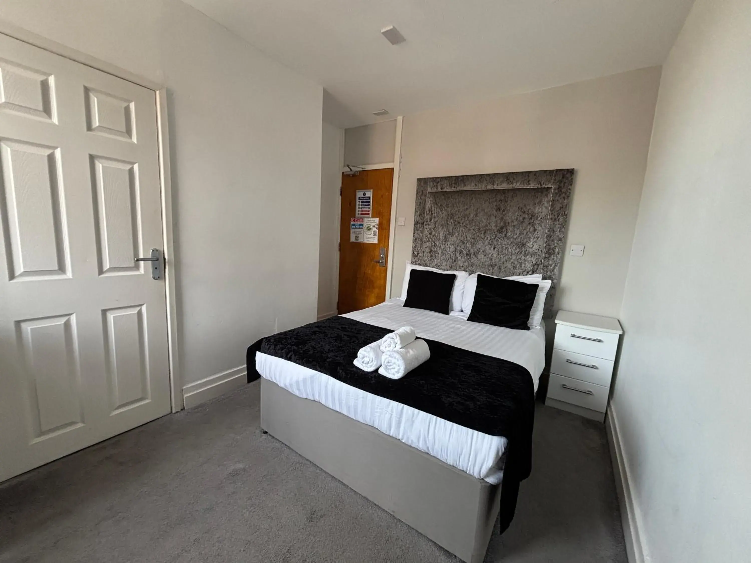 Bed in The Royal Boston Hotel by Compass Hospitality Bed in The Royal Boston Hotel by Compass Hospitality