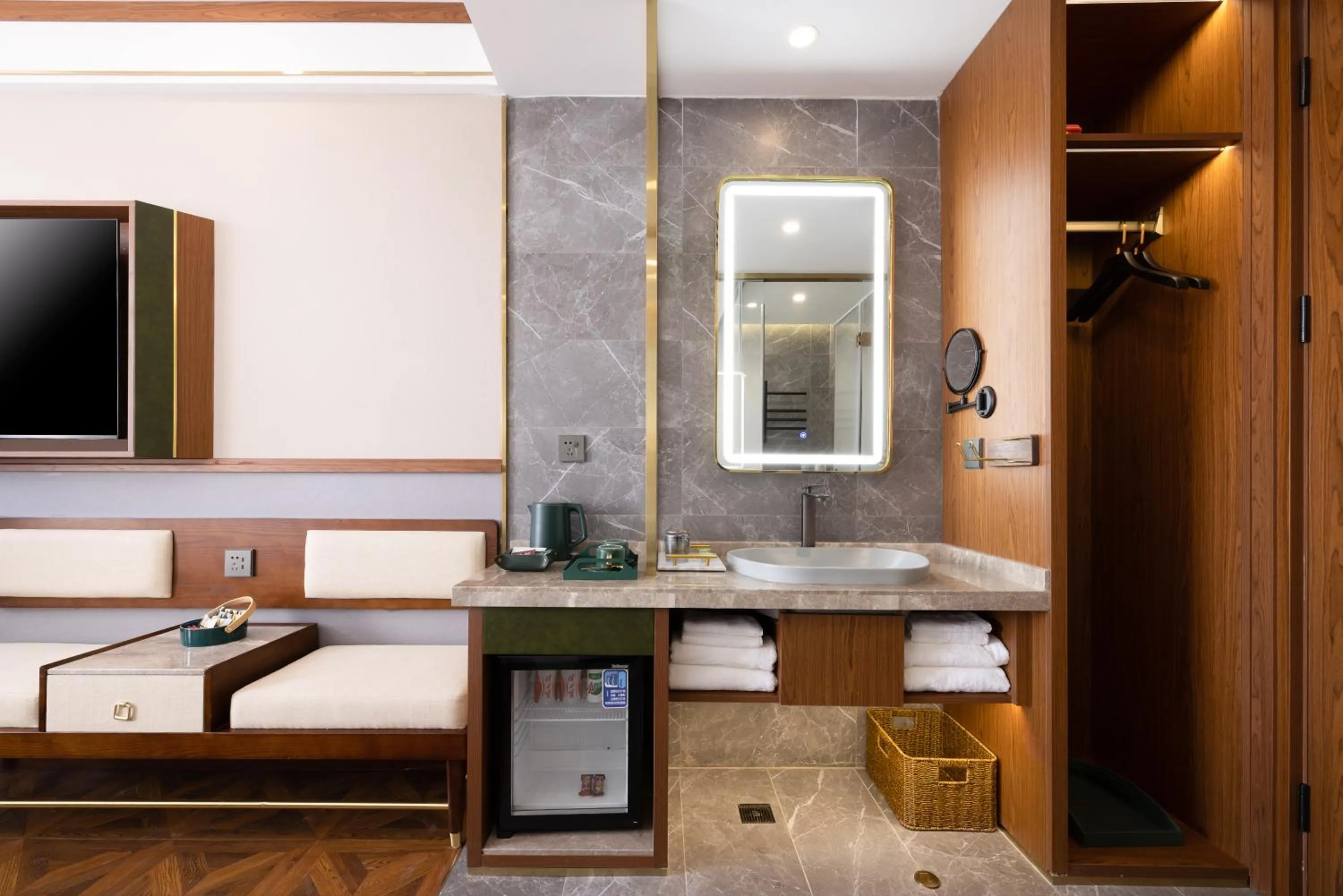 TV and multimedia in Nostalgia S Hotel Beijing National Convention Center