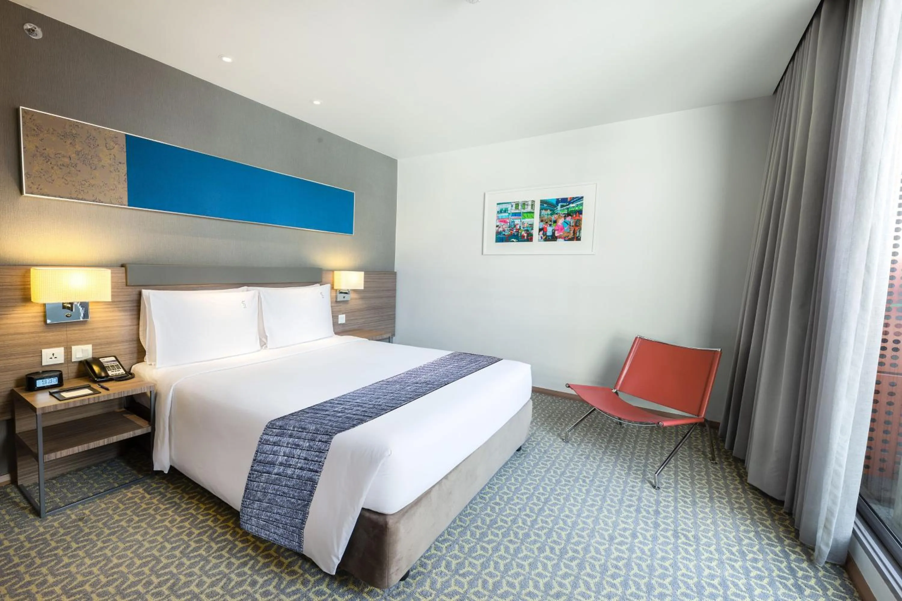 Photo of the whole room, Bed in Holiday Inn Express Bangkok Sathorn by IHG
