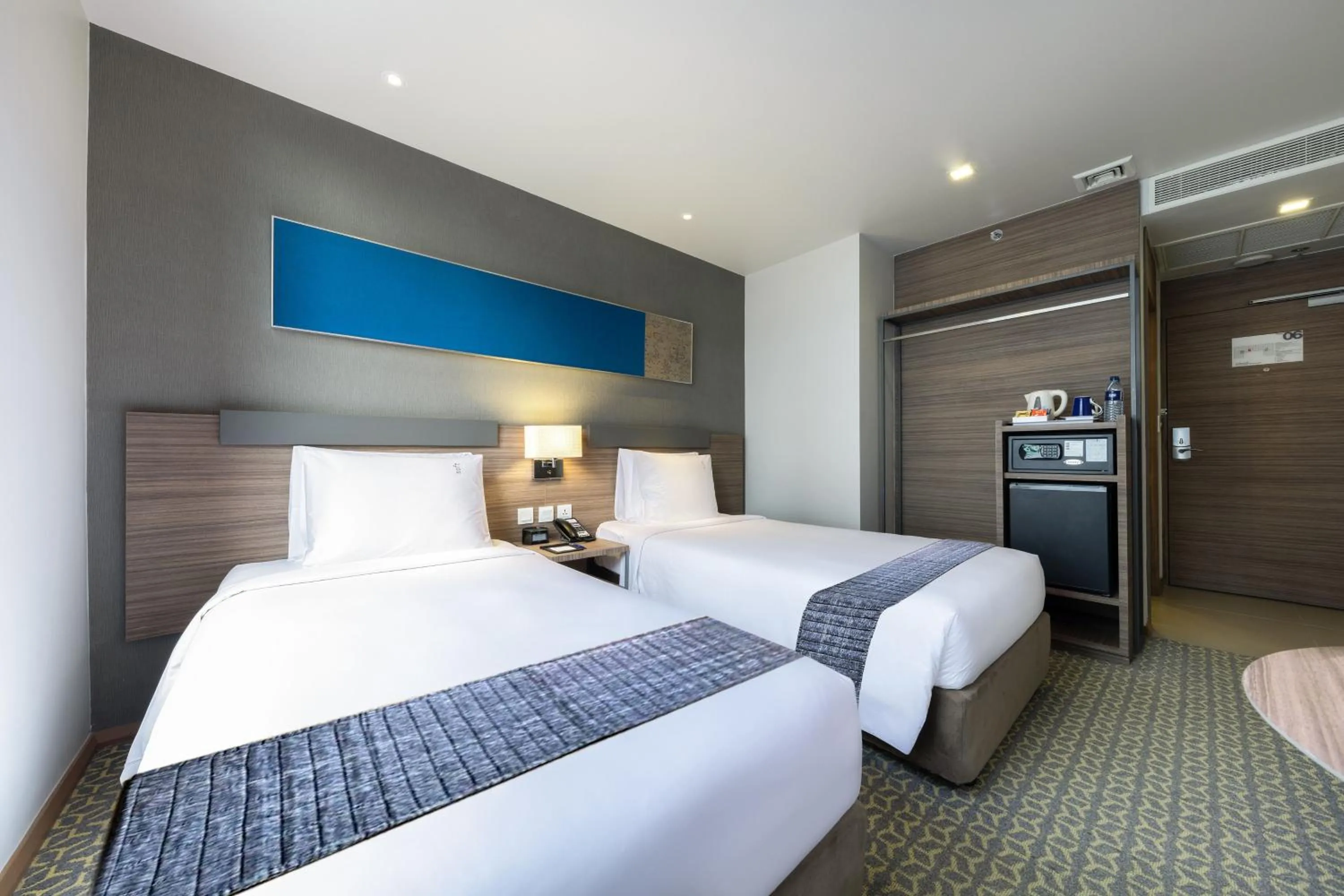 Photo of the whole room, Bed in Holiday Inn Express Bangkok Sathorn by IHG