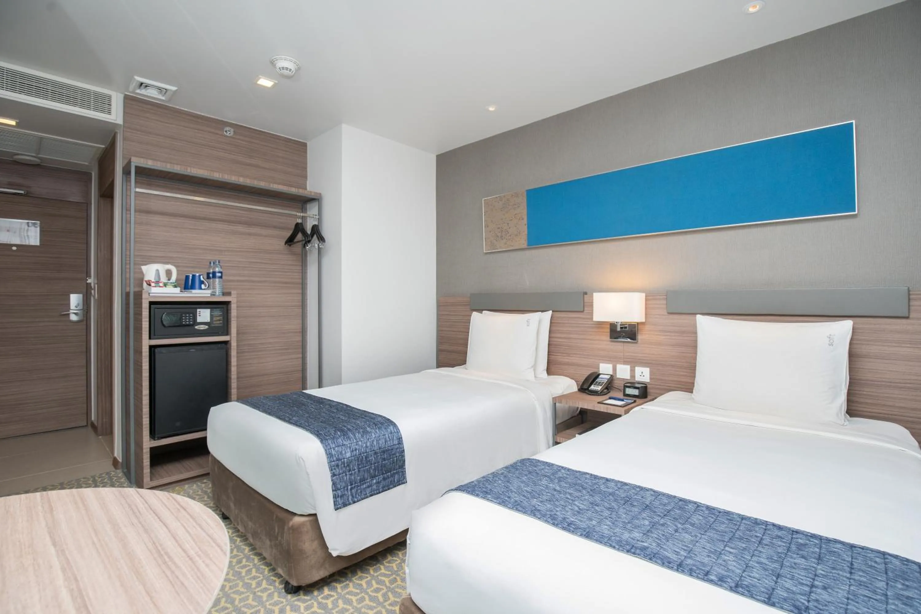 Photo of the whole room, Bed in Holiday Inn Express Bangkok Sathorn by IHG