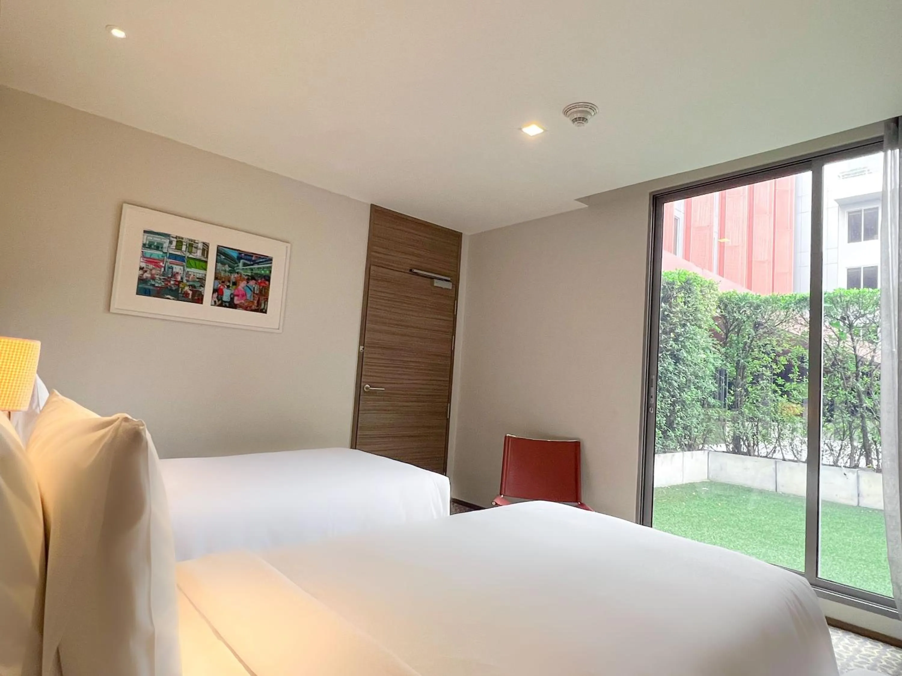 Photo of the whole room, Bed in Holiday Inn Express Bangkok Sathorn by IHG