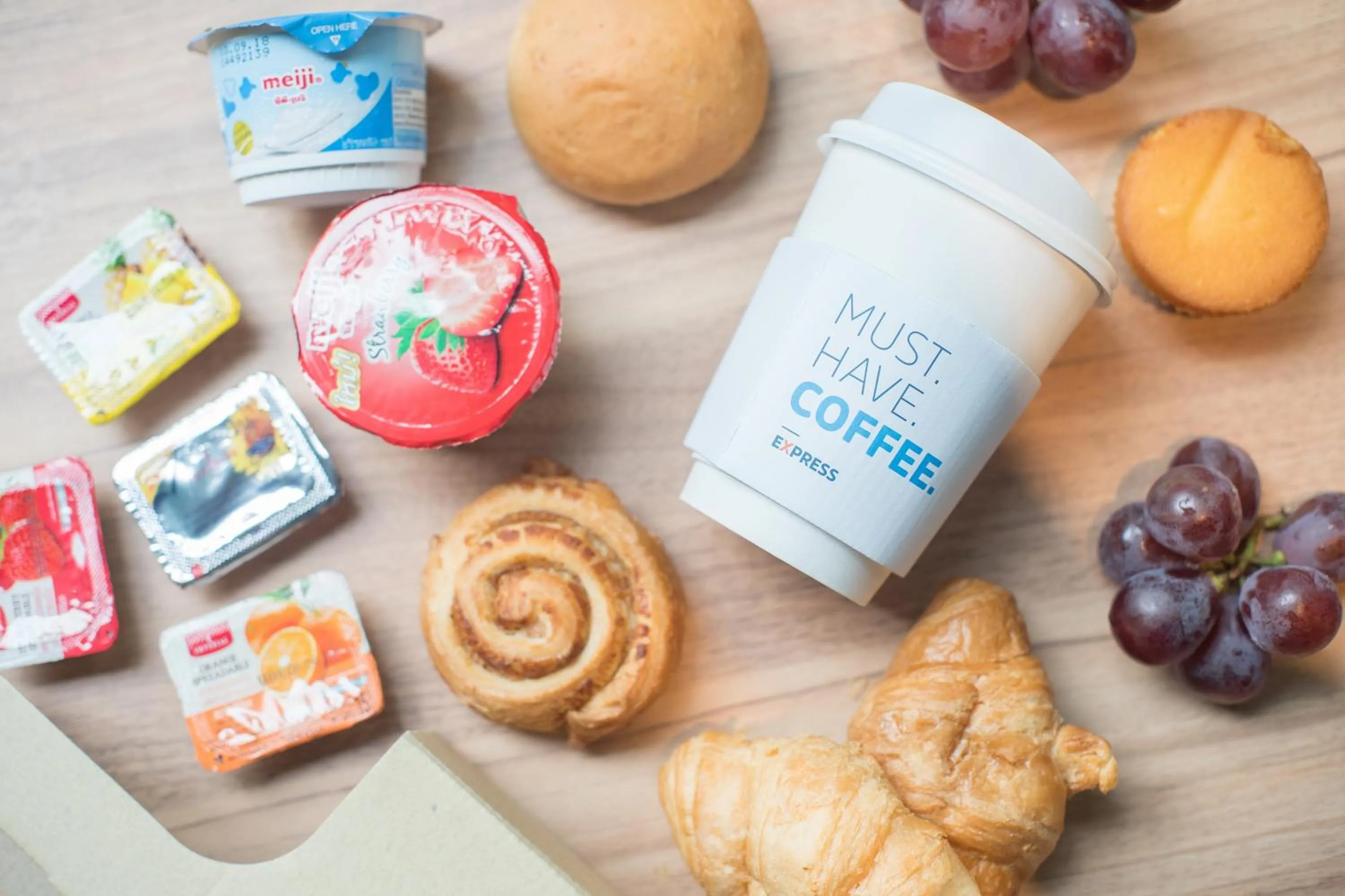 Restaurant/places to eat in Holiday Inn Express Bangkok Sathorn by IHG