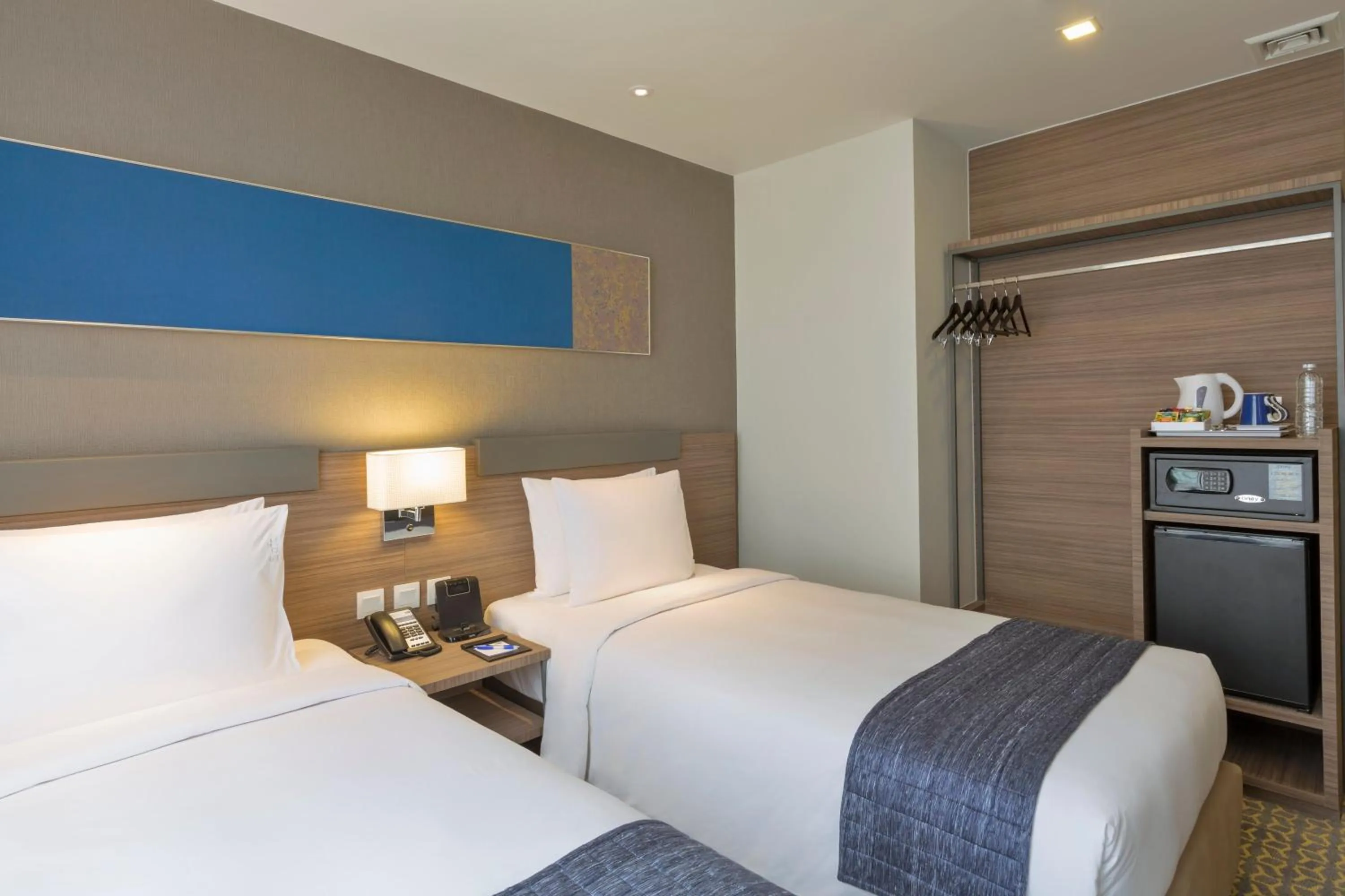 Photo of the whole room, Bed in Holiday Inn Express Bangkok Sathorn by IHG