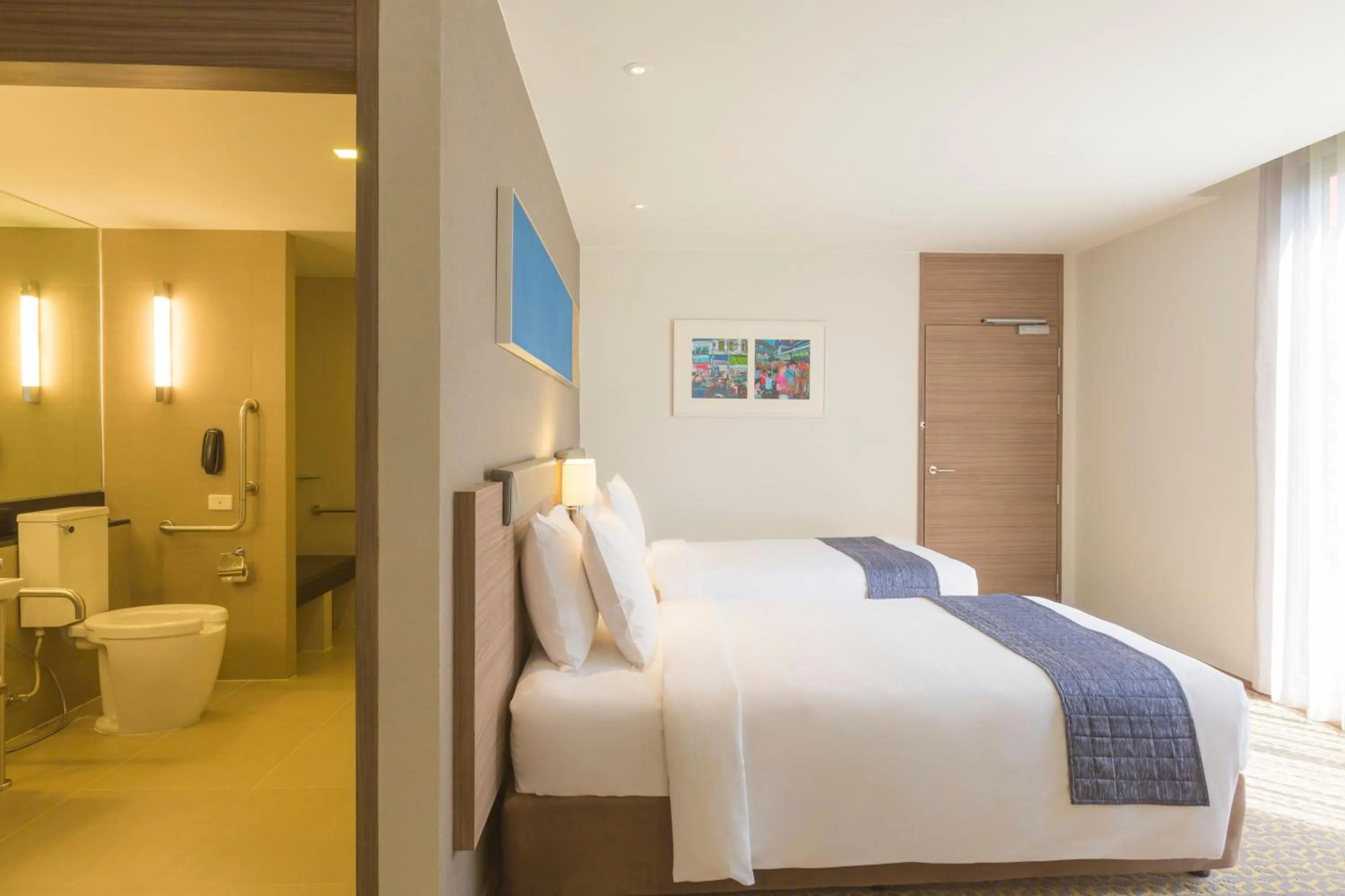 Photo of the whole room, Bed in Holiday Inn Express Bangkok Sathorn by IHG