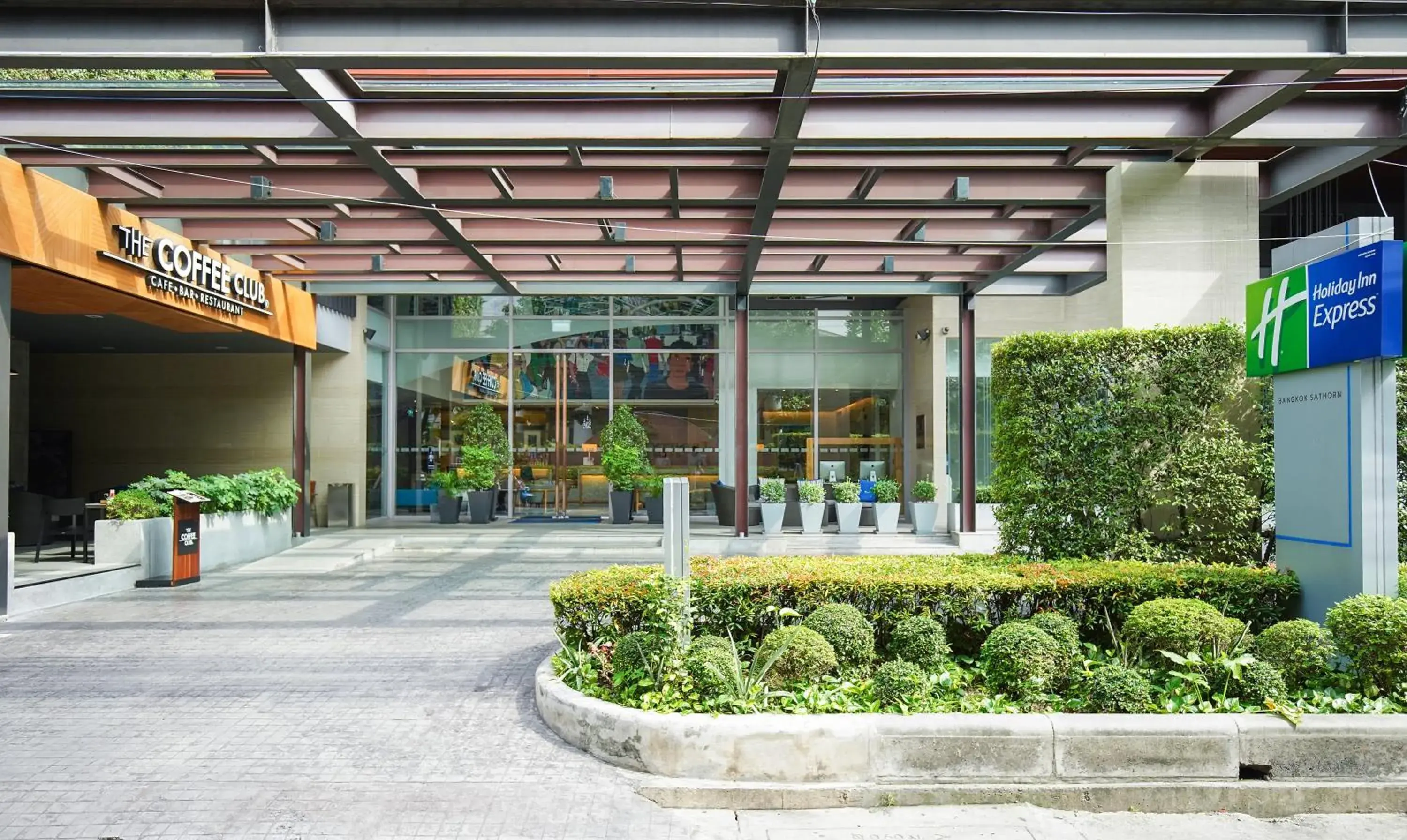 Property building in Holiday Inn Express Bangkok Sathorn by IHG Property building in Holiday Inn Express Bangkok Sathorn by IHG