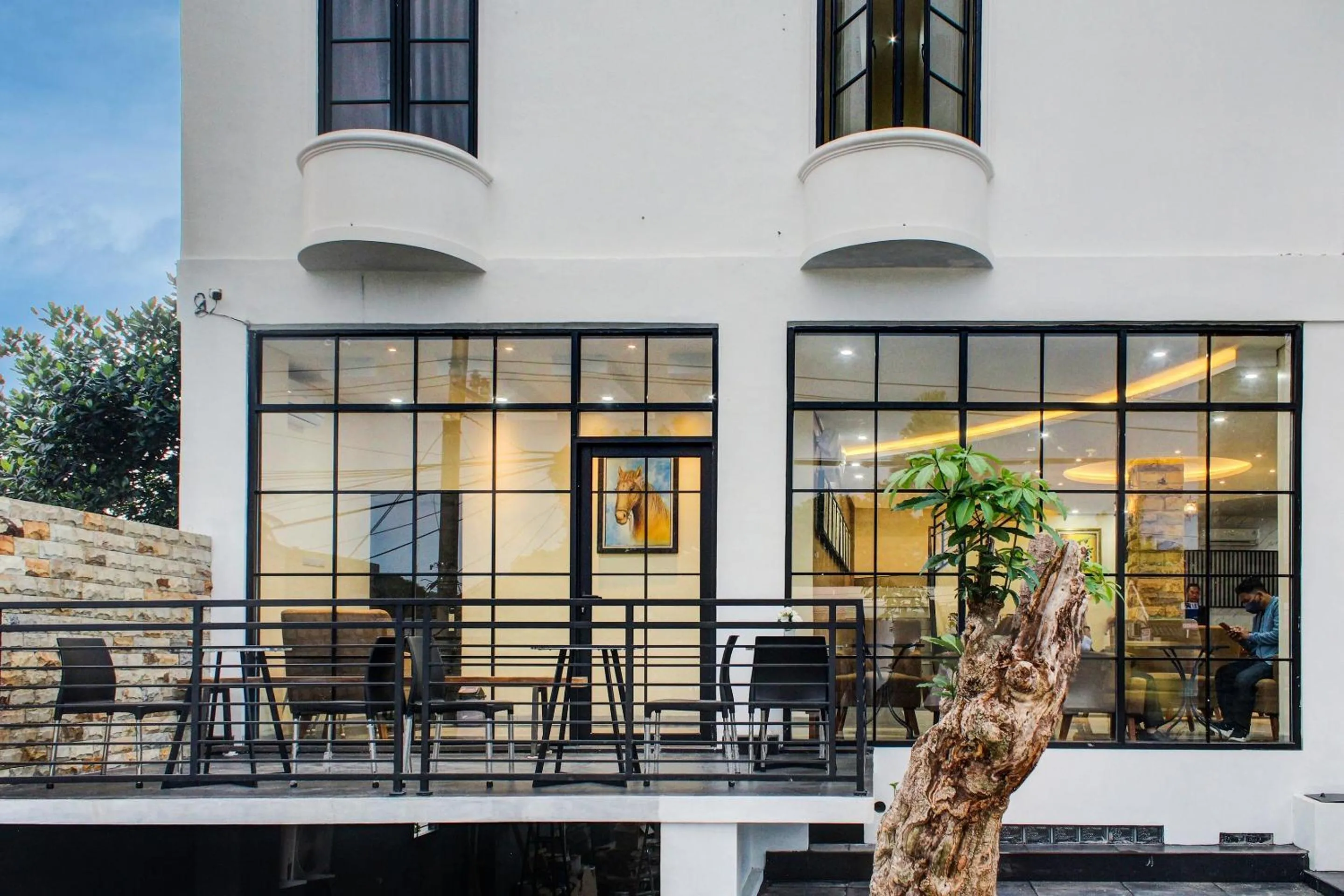 Facade/entrance in Capital O 92583 Raja Soeta Hostel Syariah