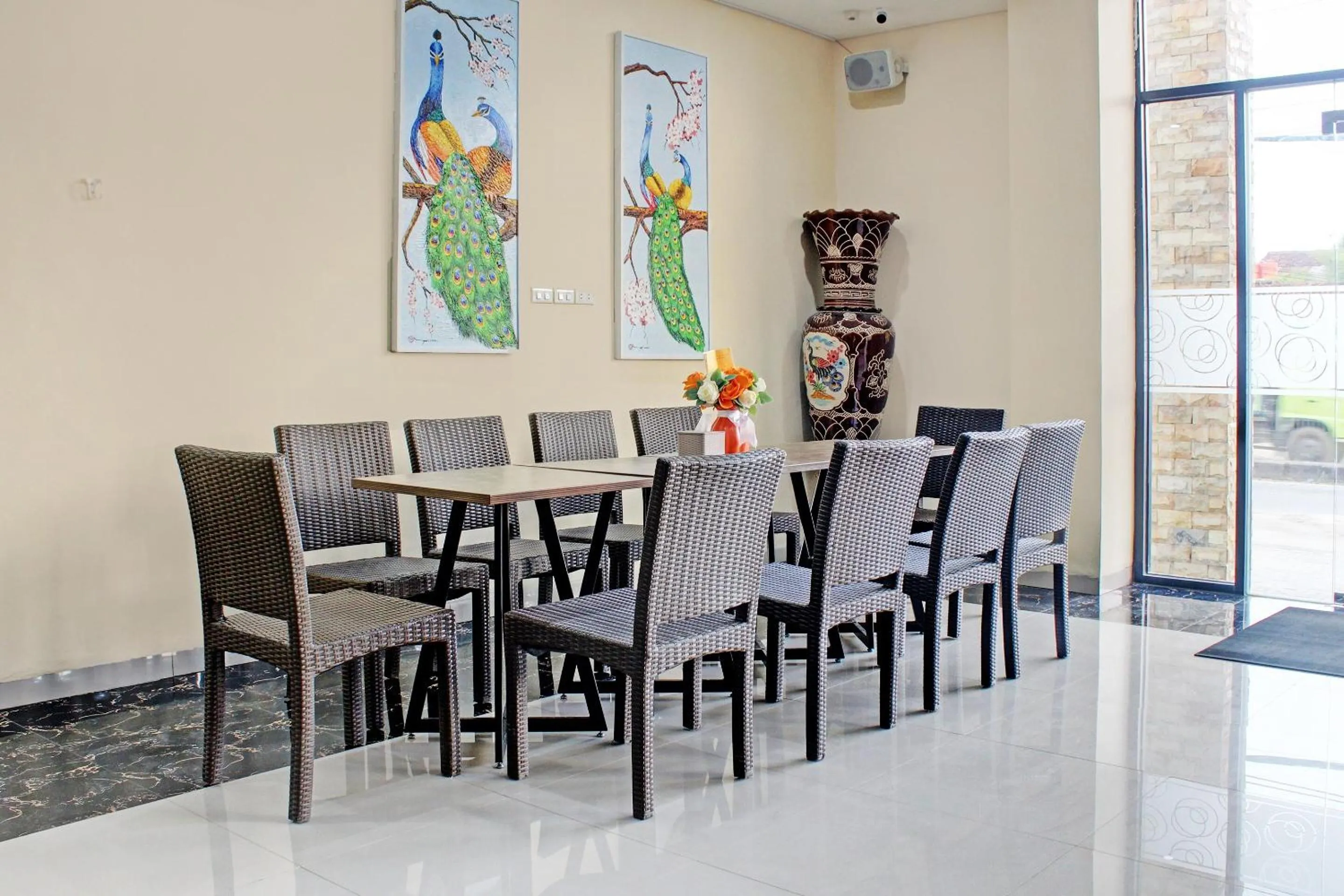 Lobby or reception in Capital O 92583 Raja Soeta Hostel Syariah
