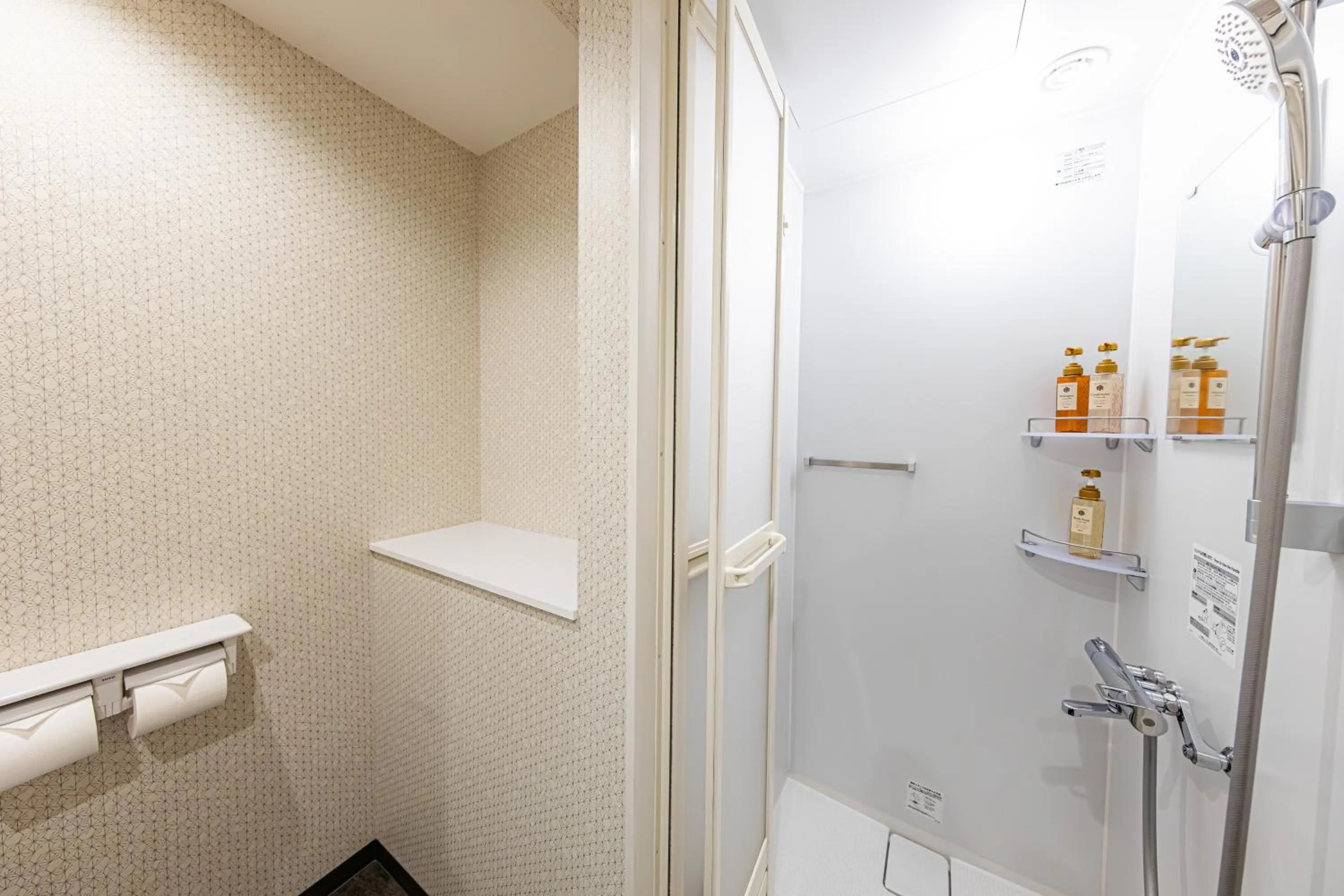 Shower in Inn The Omotesando