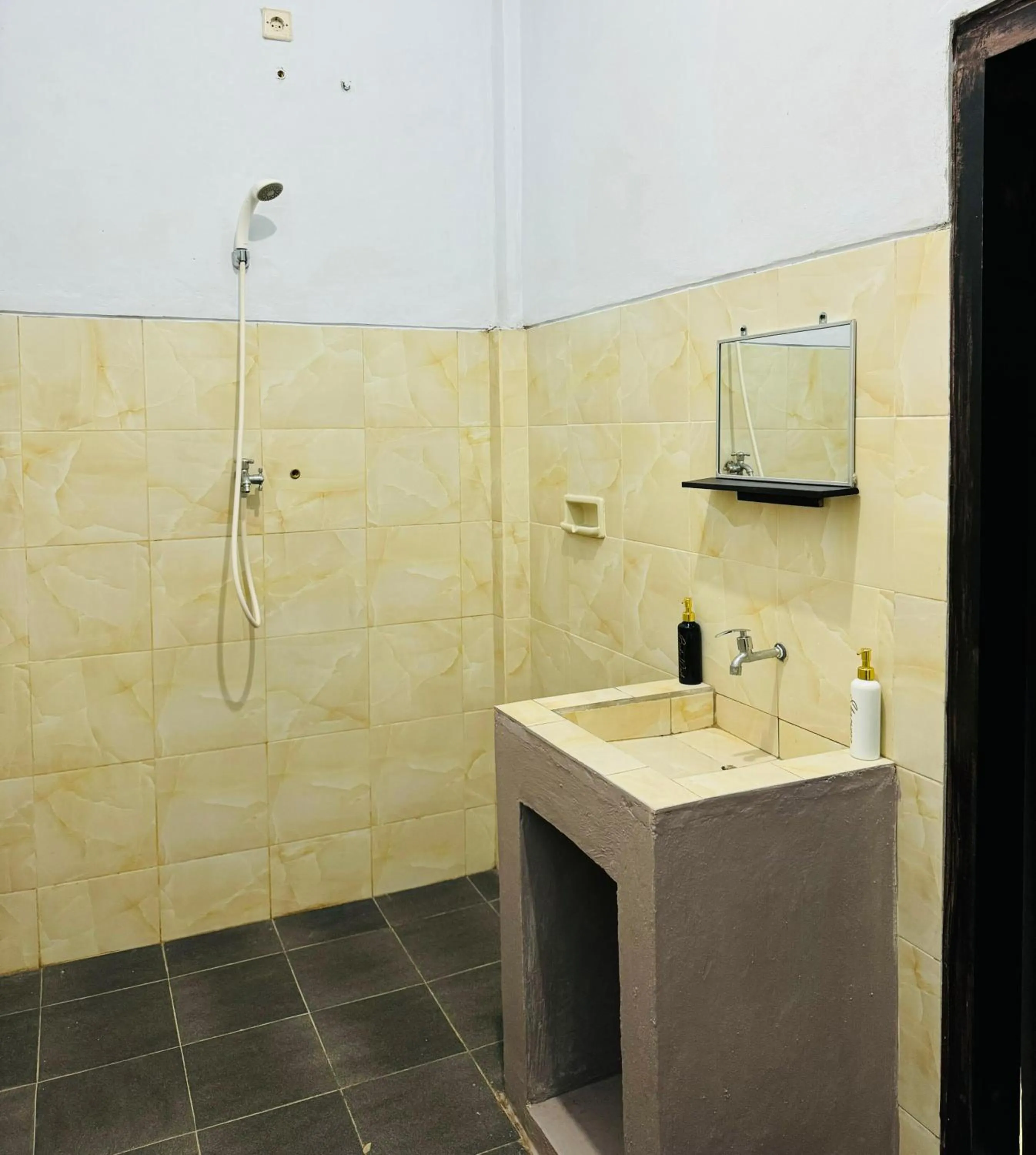 Shower in Biya Lumba